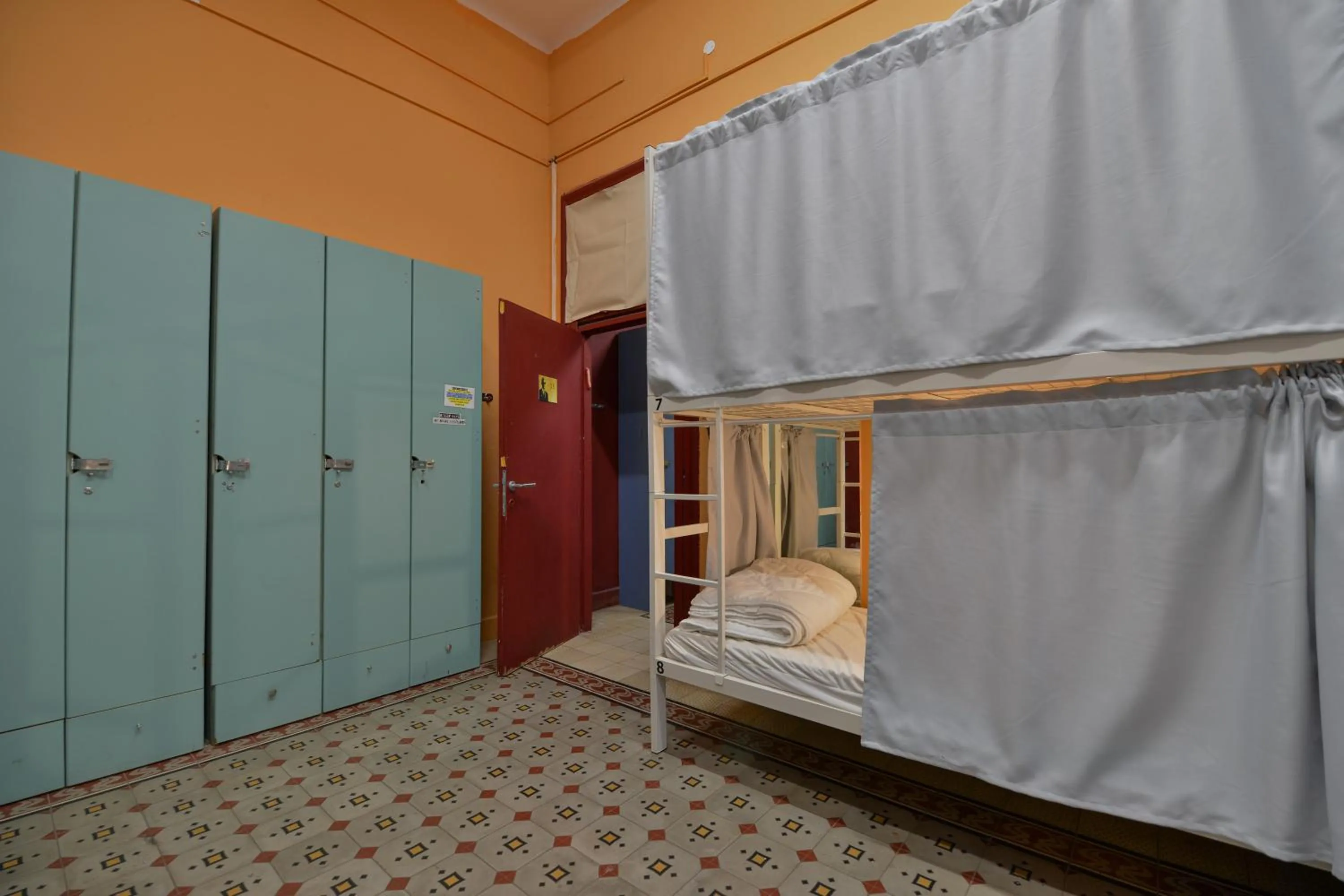 Bed in Roger's Hostel Tel Aviv (age 18-45)