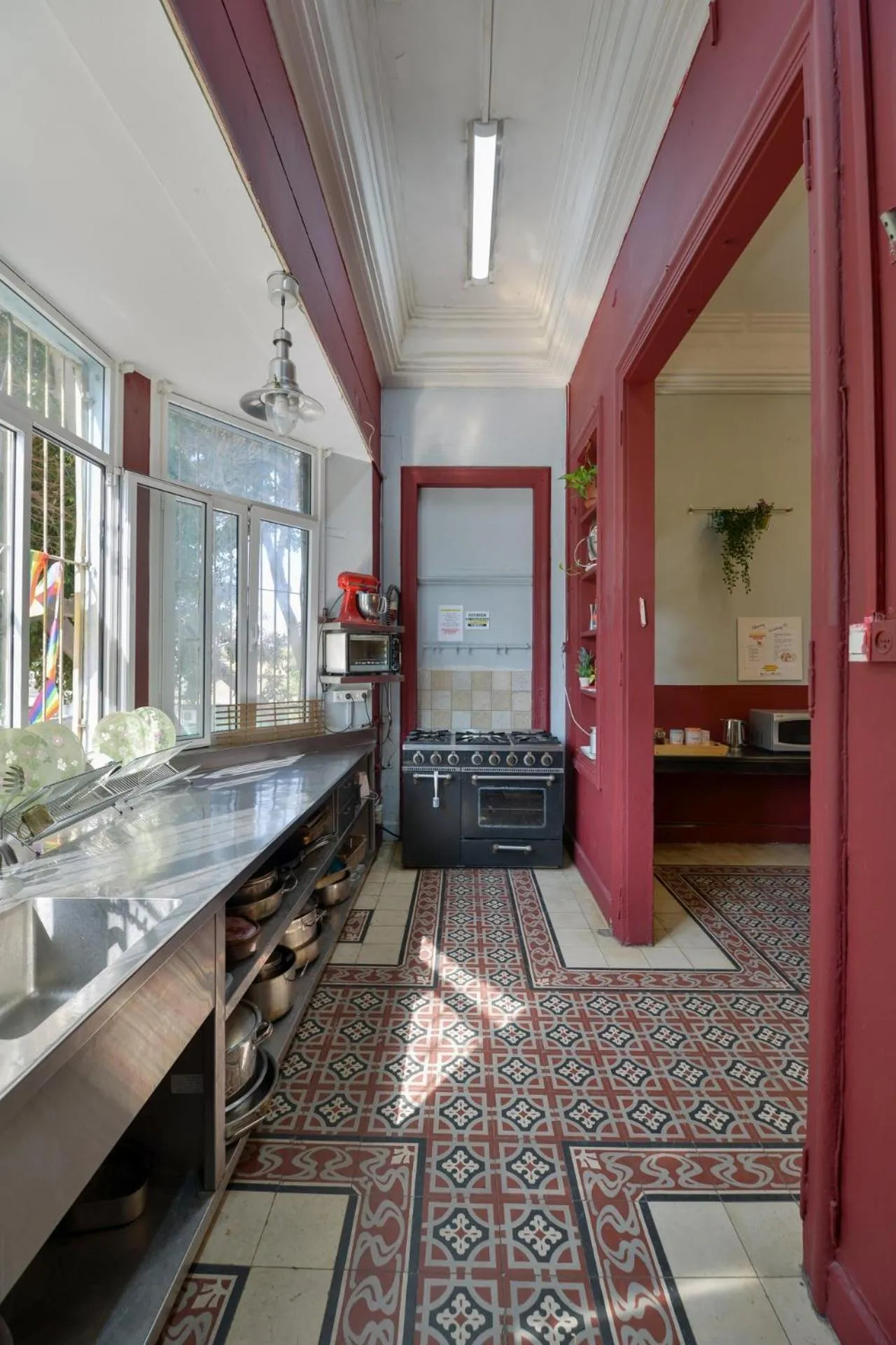 Roger's Hostel Tel Aviv (age 18-45)