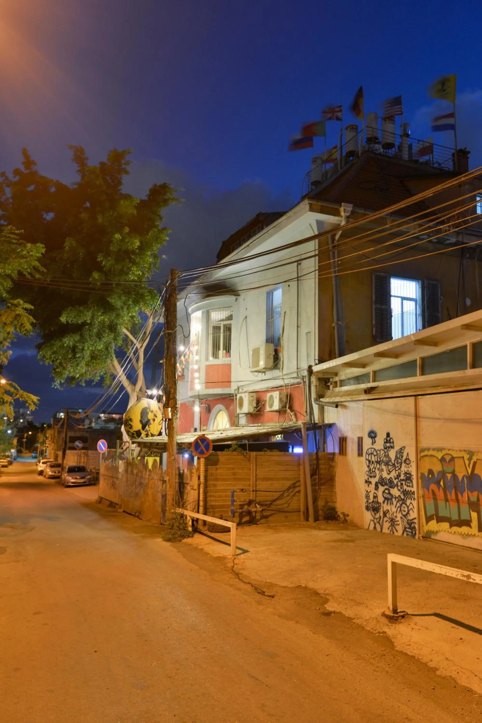 Property building in Roger's Hostel Tel Aviv (age 18-45)