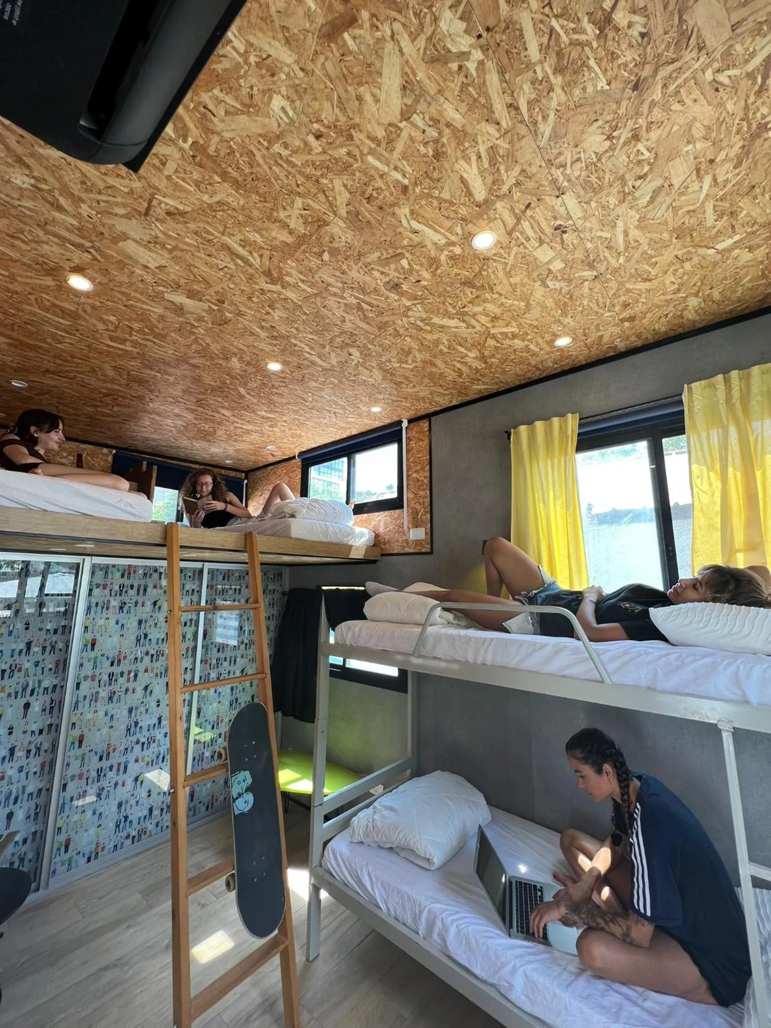 Roger's Hostel Tel Aviv (age 18-45)