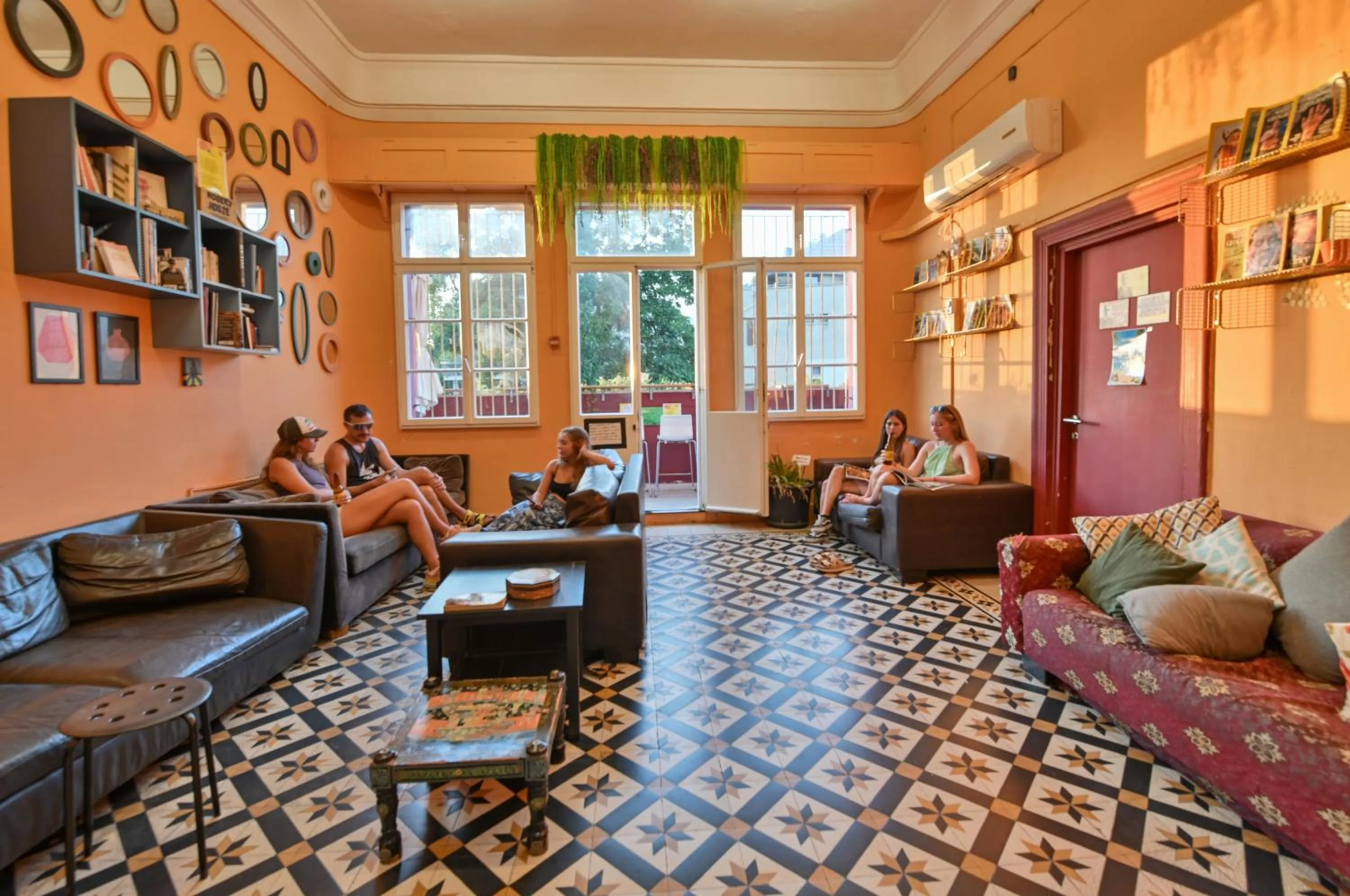 Roger's Hostel Tel Aviv (age 18-45)