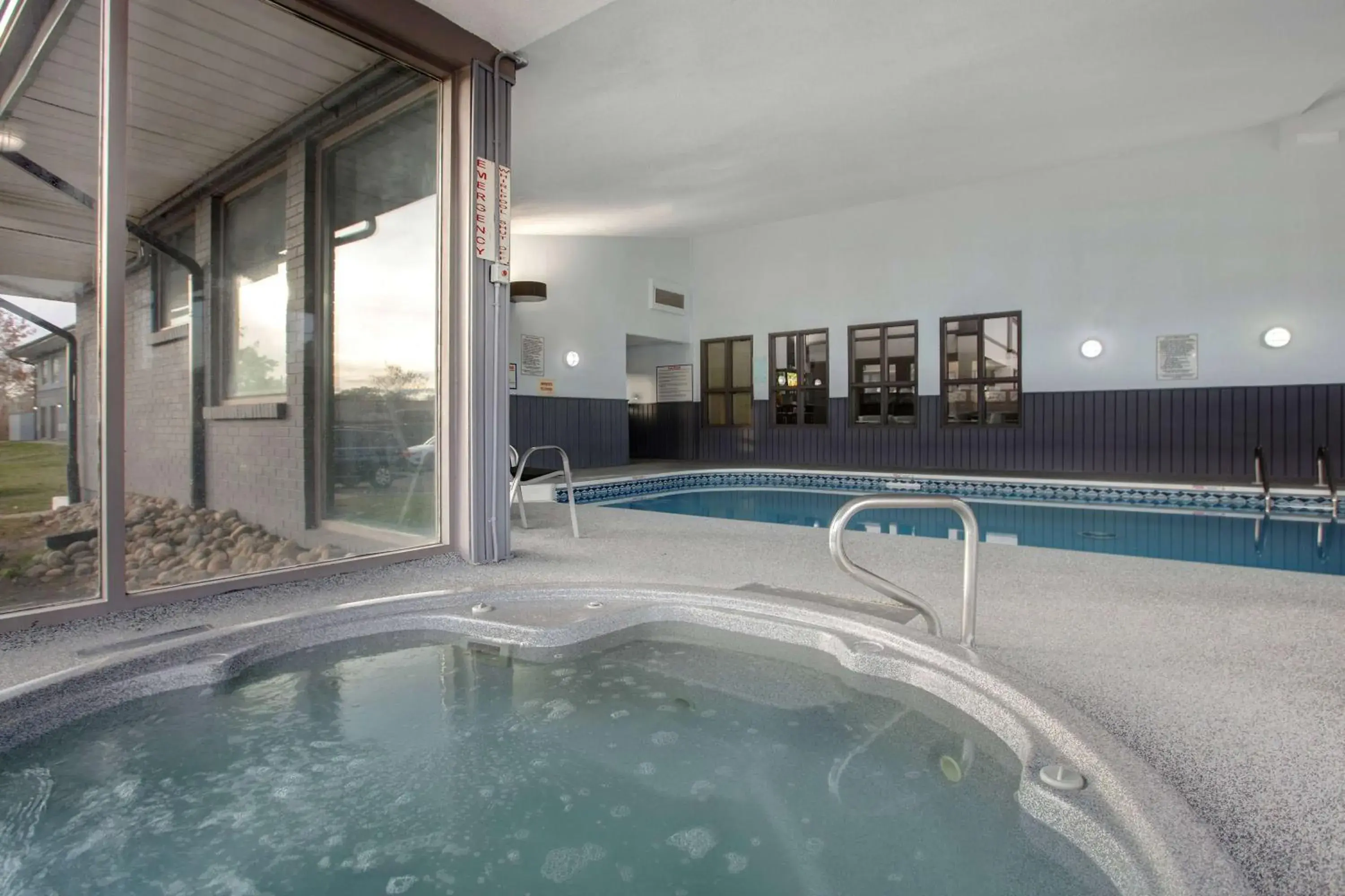 Pool view in Days Inn by Wyndham Barrie Pool view in Days Inn by Wyndham Barrie
