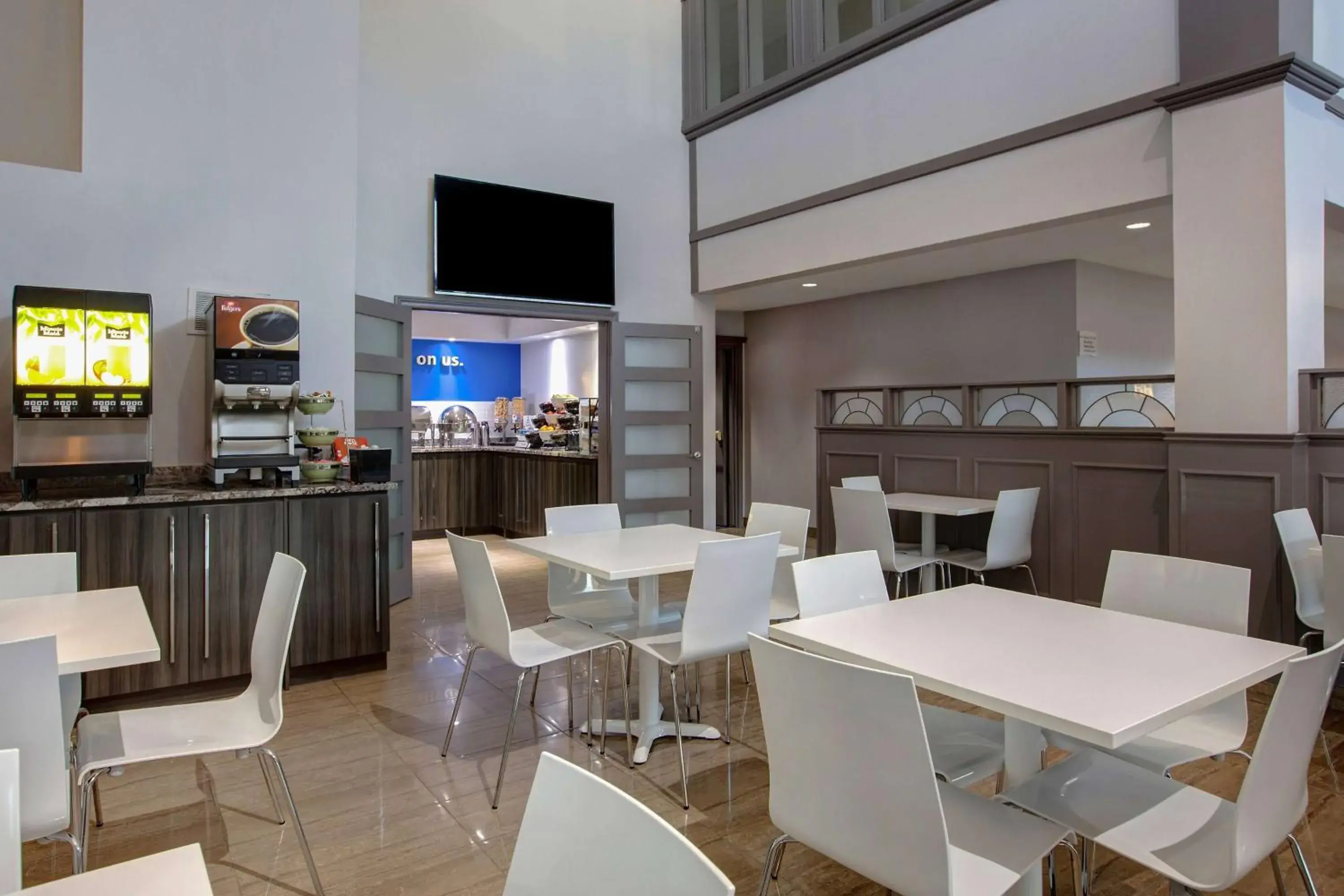 Restaurant/places to eat in Days Inn by Wyndham Barrie Restaurant/places to eat in Days Inn by Wyndham Barrie