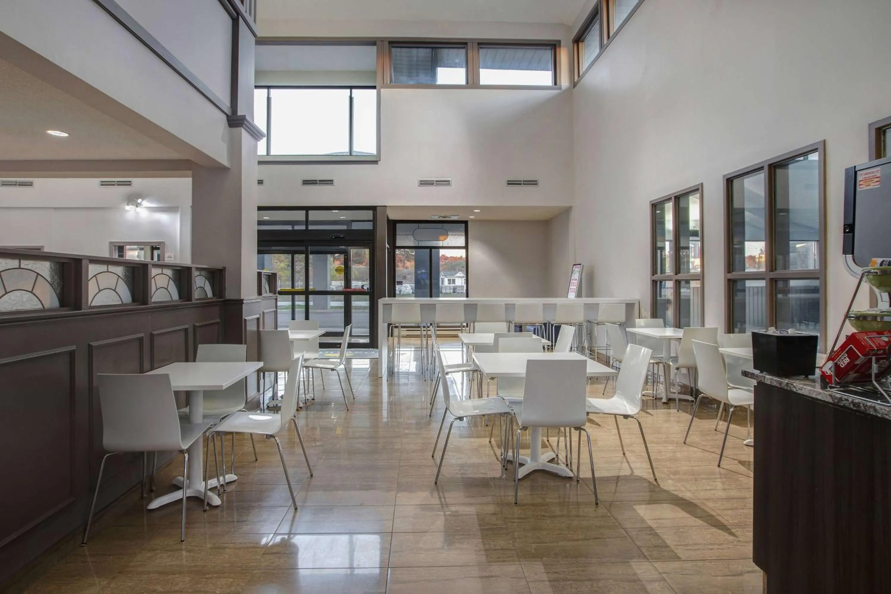 Restaurant/places to eat in Days Inn by Wyndham Barrie