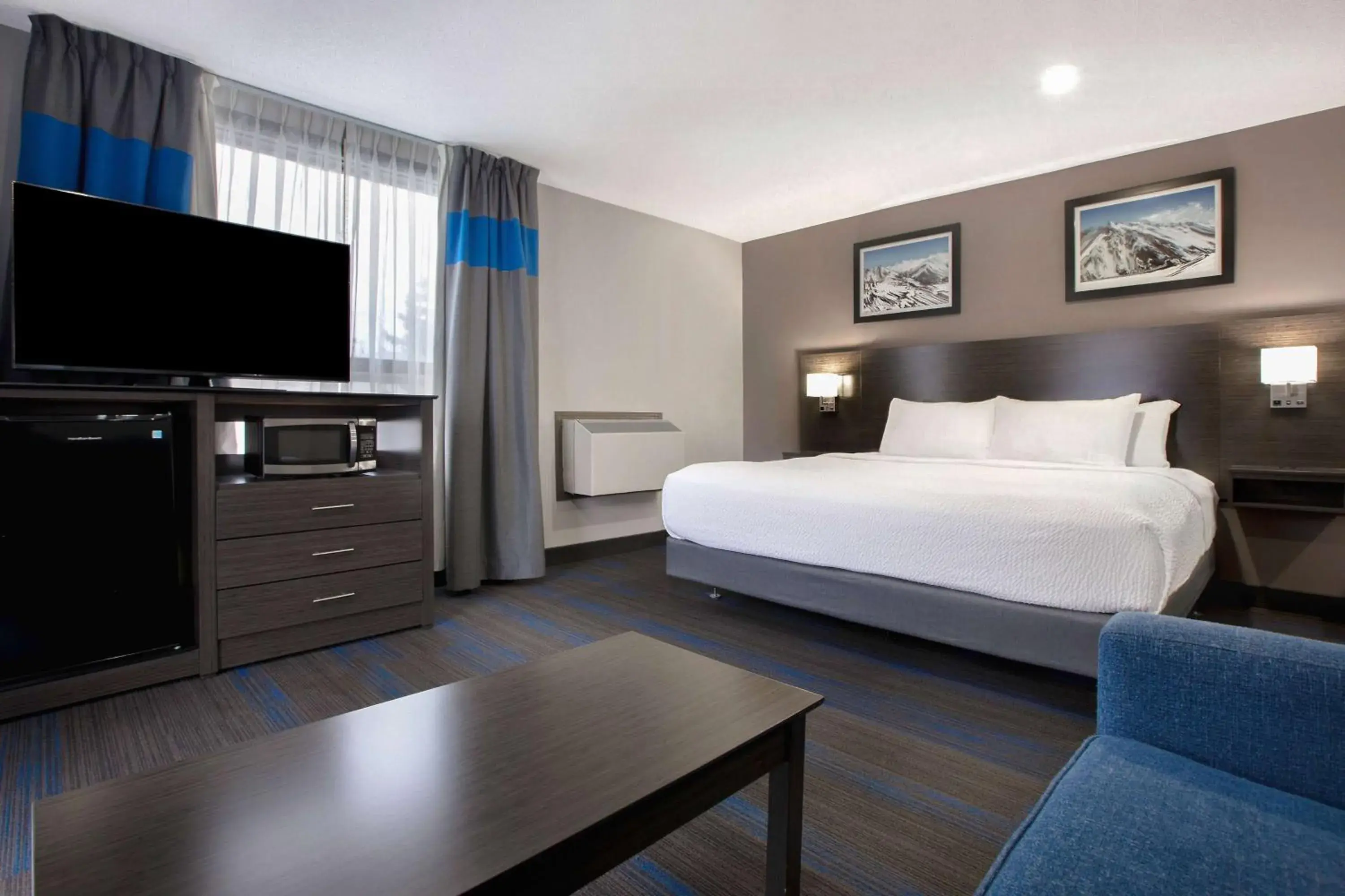 Photo of the whole room, Bed in Days Inn by Wyndham Barrie Photo of the whole room, Bed in Days Inn by Wyndham Barrie