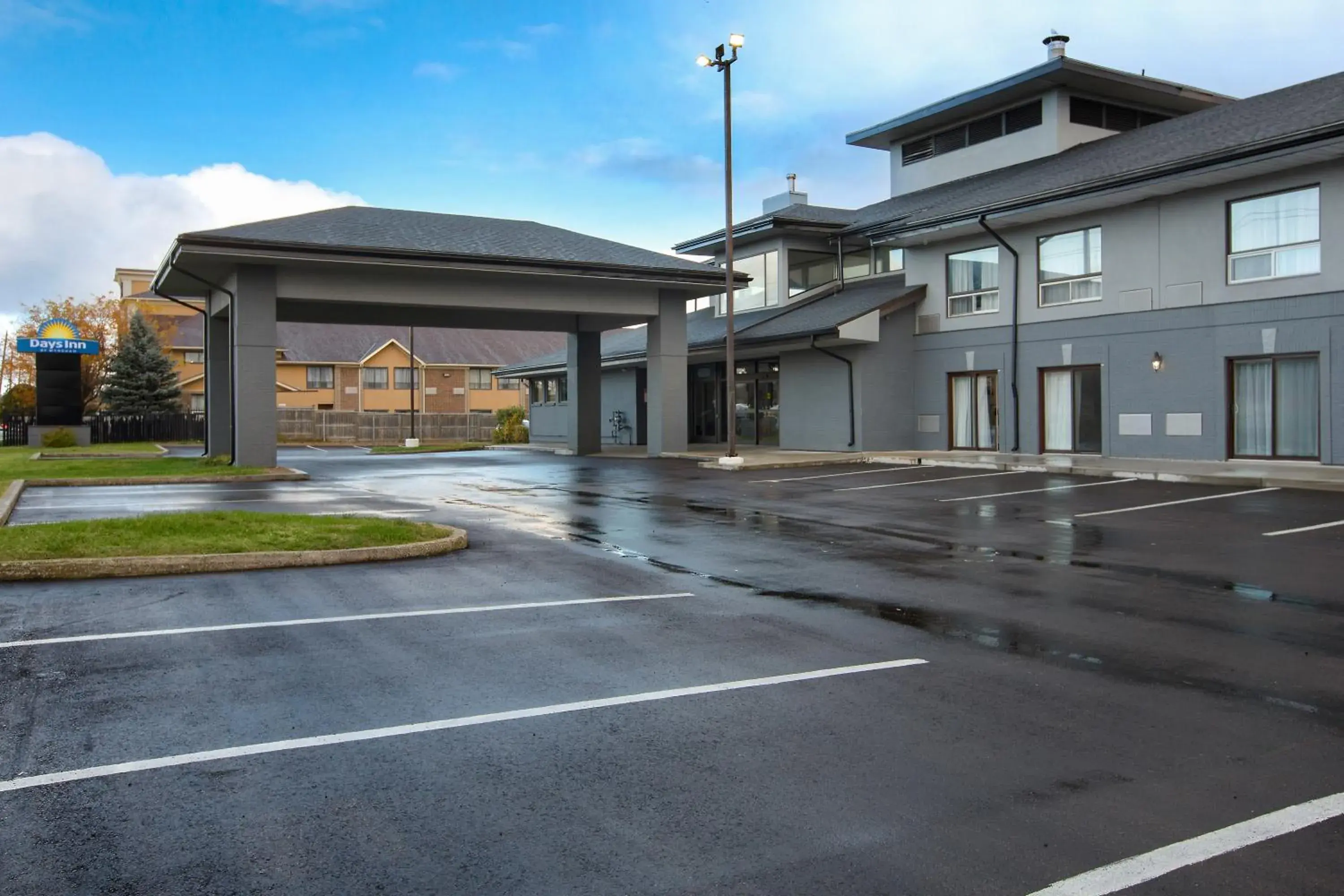 Property building in Days Inn by Wyndham Barrie Property building in Days Inn by Wyndham Barrie