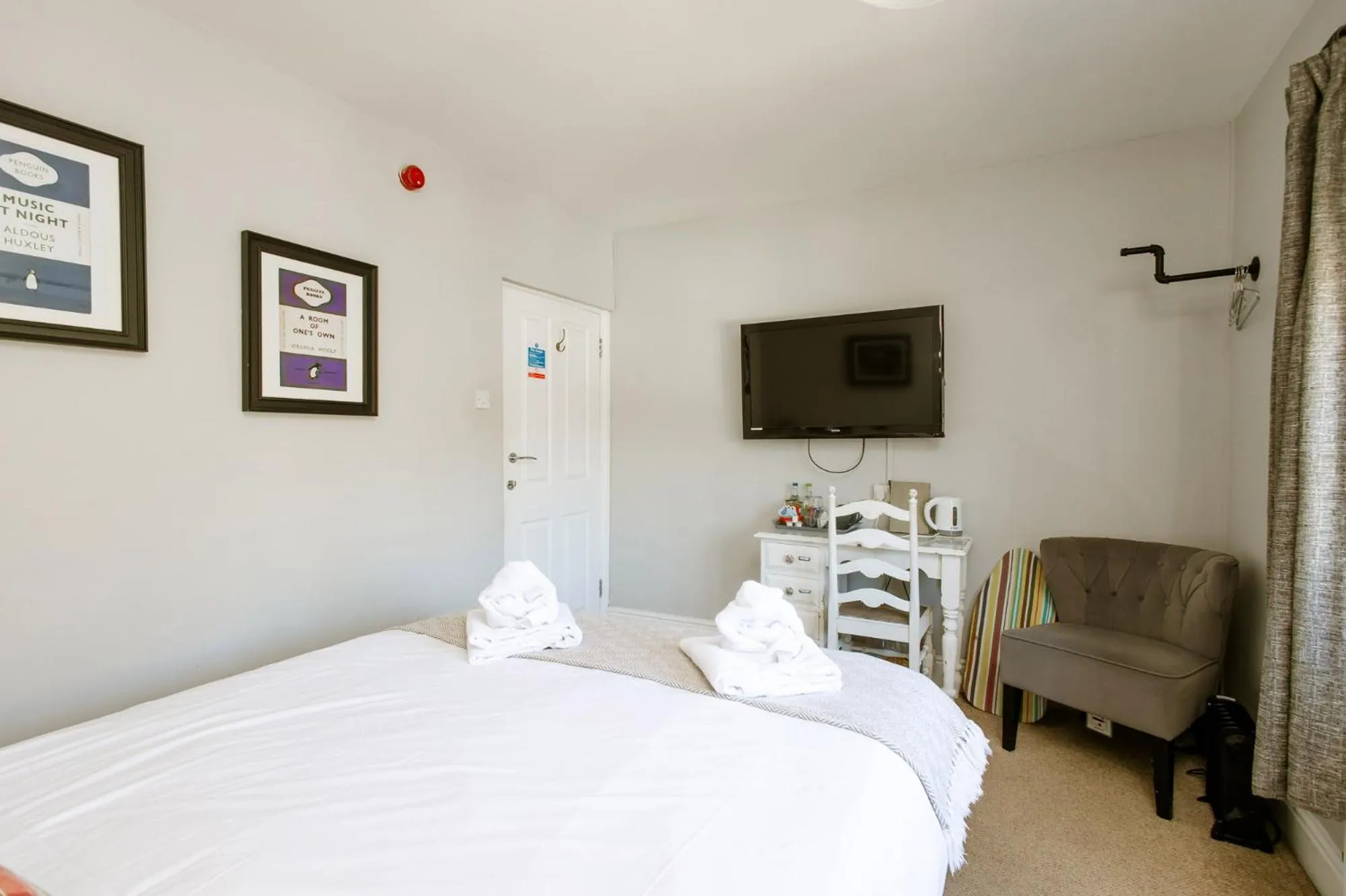 Bed in The Sun Inn At Hook Norton