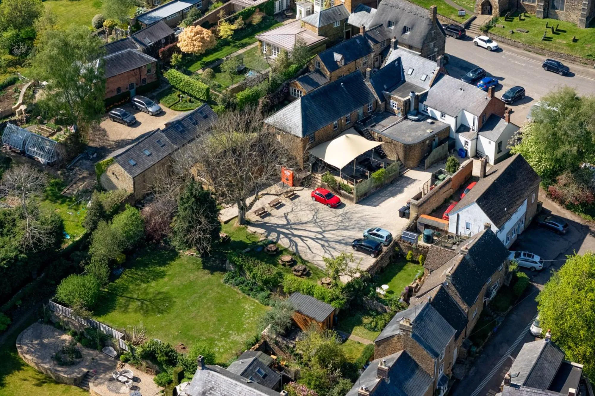 Property building in The Sun Inn At Hook Norton