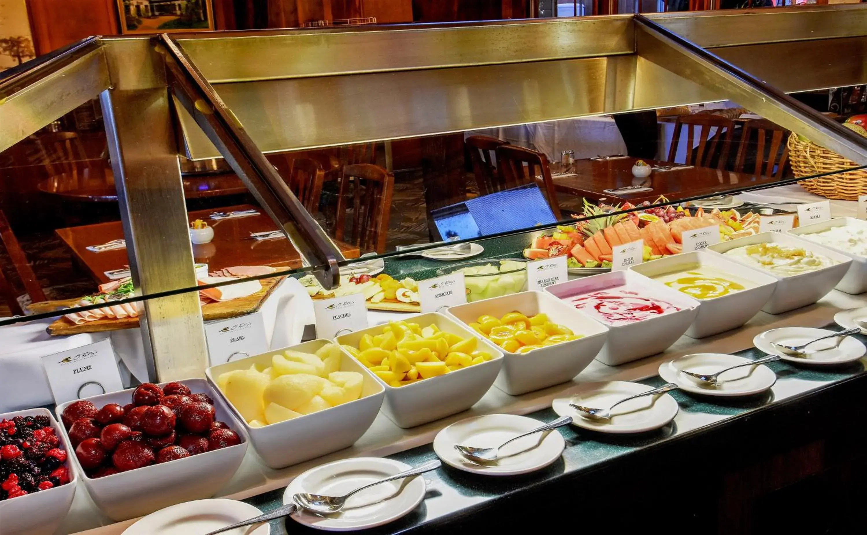 Buffet breakfast in O'Reilly's Rainforest Retreat Buffet breakfast in O'Reilly's Rainforest Retreat