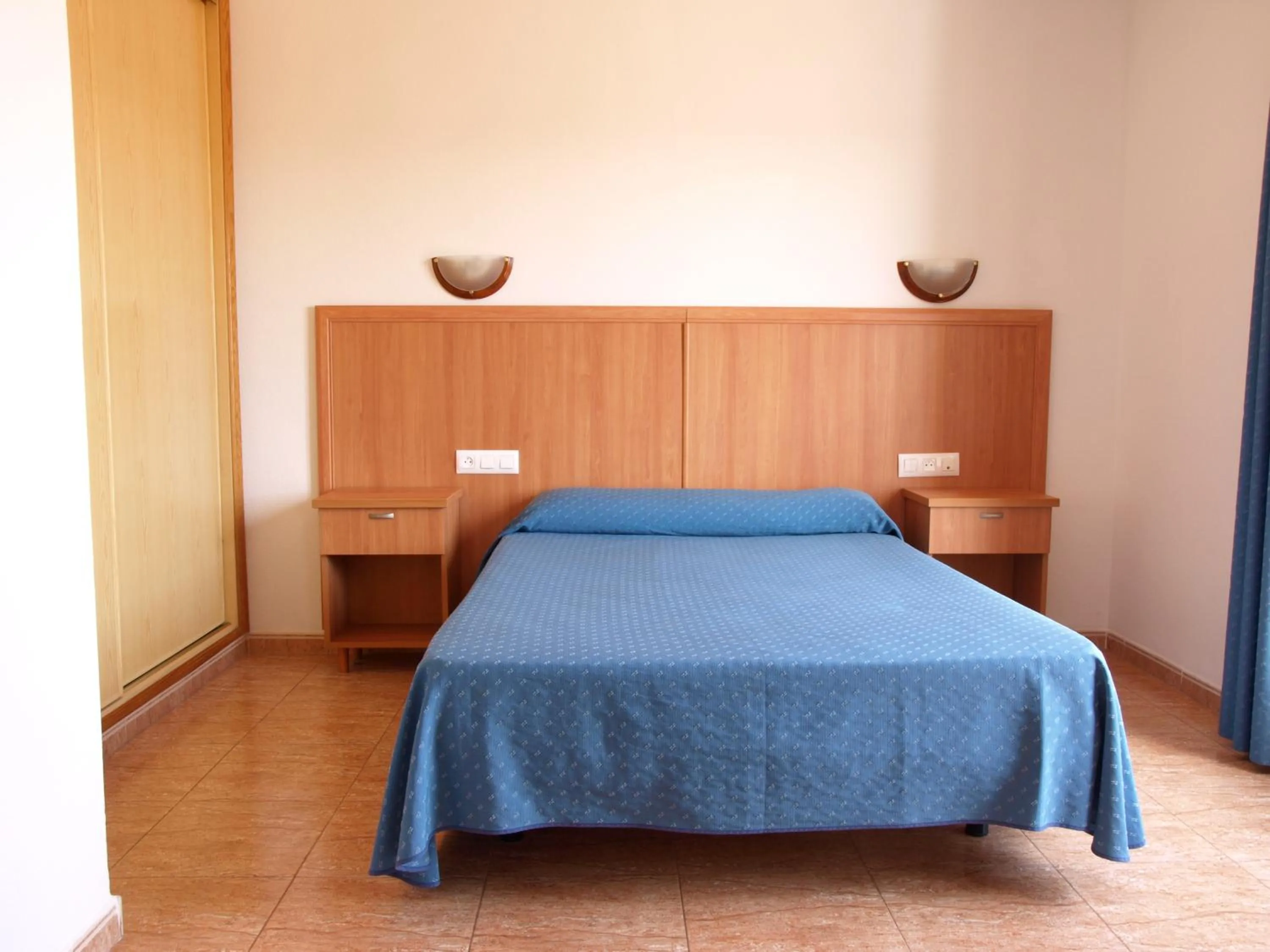 Bedroom, Bed in Apartamentos Maracay