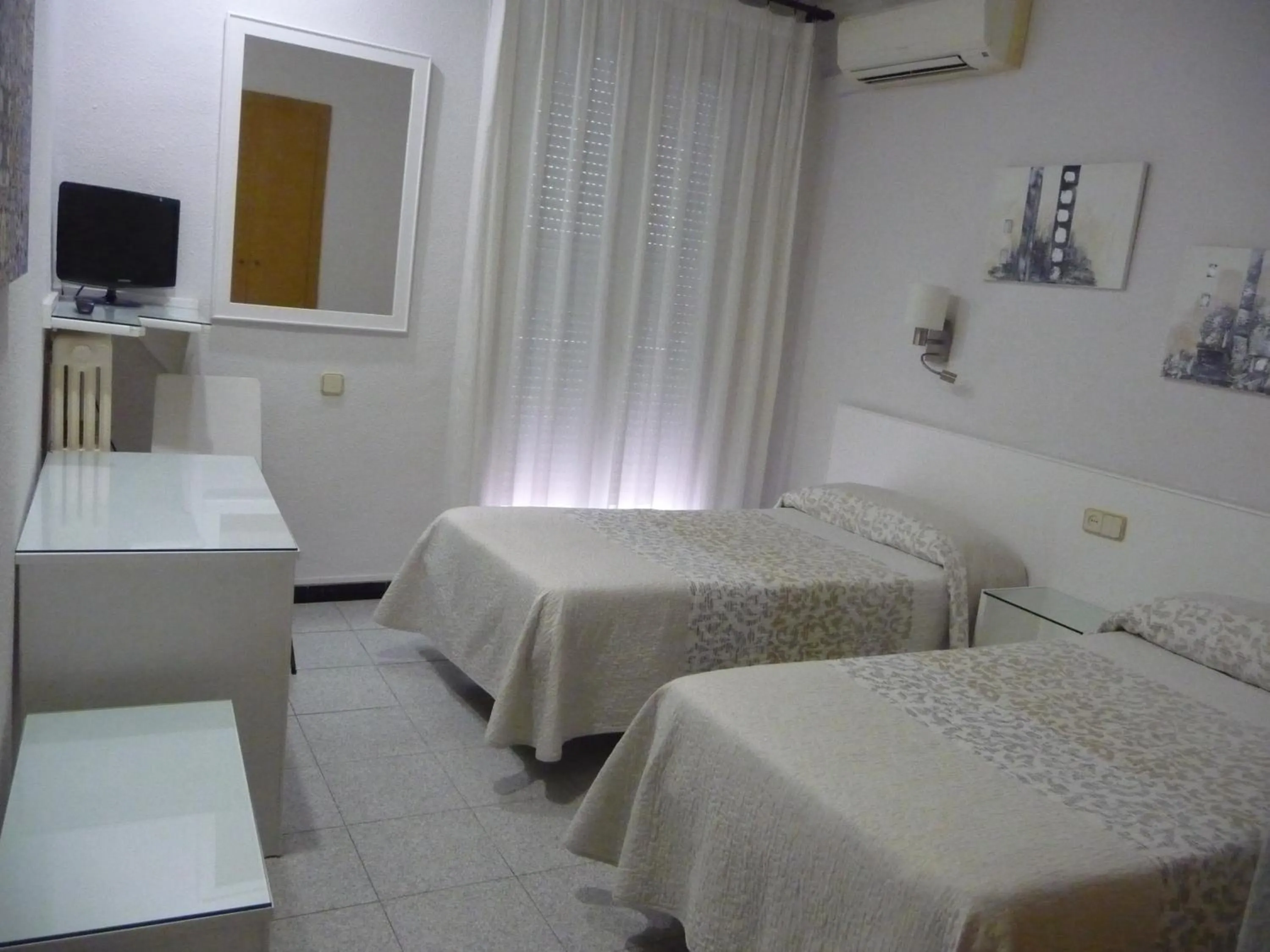 Bedroom, Bed in Hotel Goya