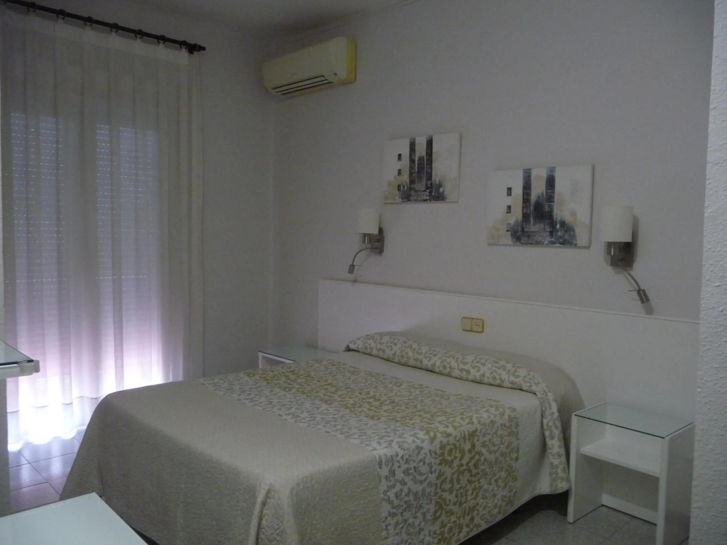 Bedroom, Bed in Hotel Goya