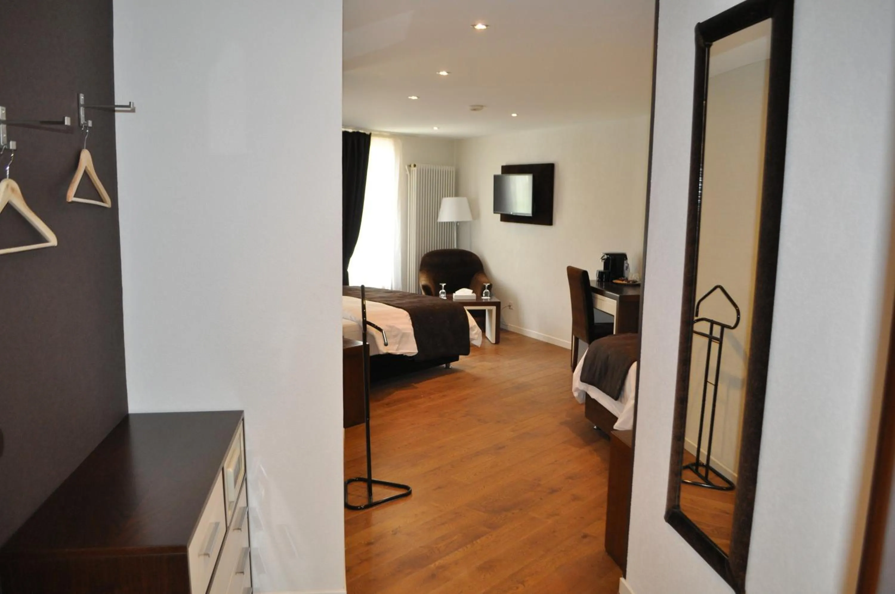 Photo of the whole room, Bed in Hotel de Savoie