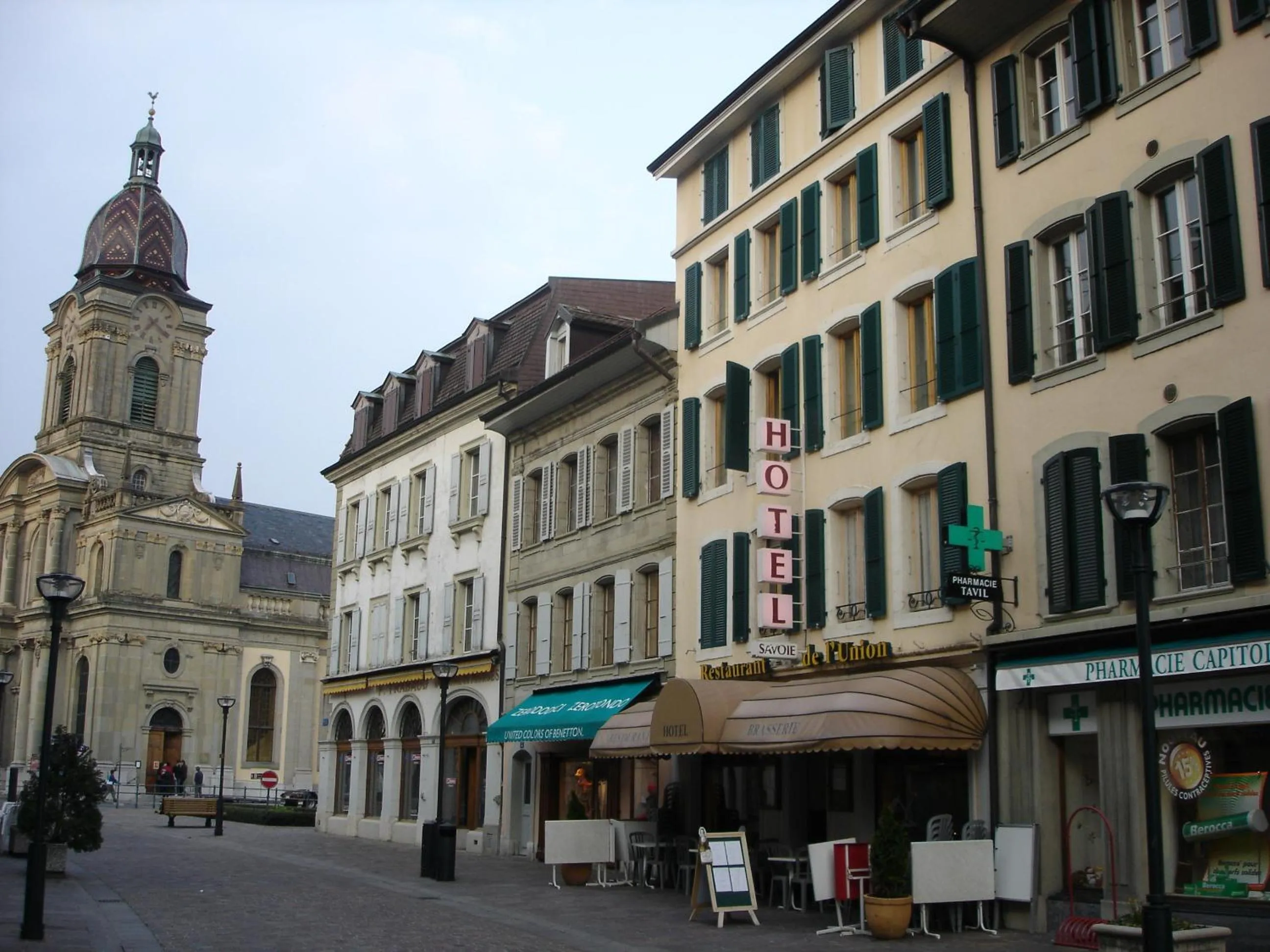 Facade/entrance, Neighborhood in Hotel de Savoie