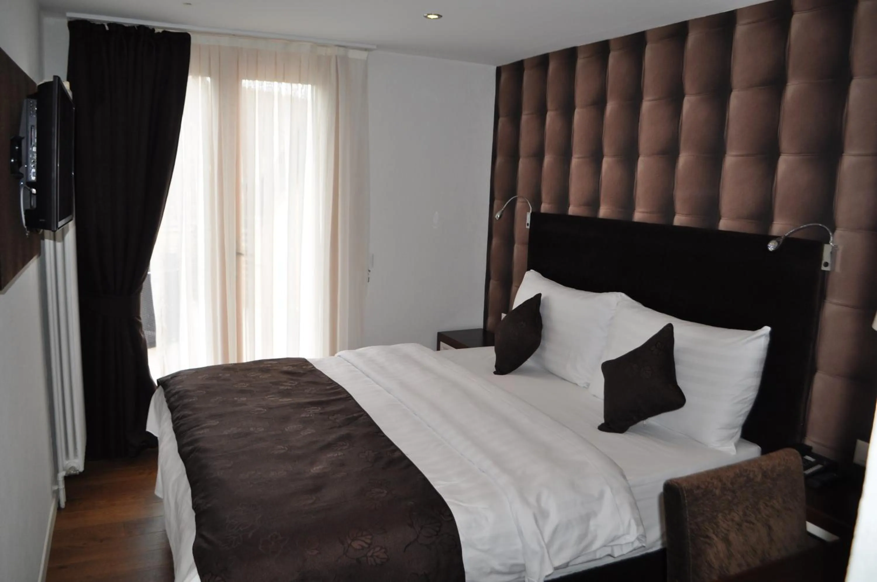 Bed in Hotel de Savoie