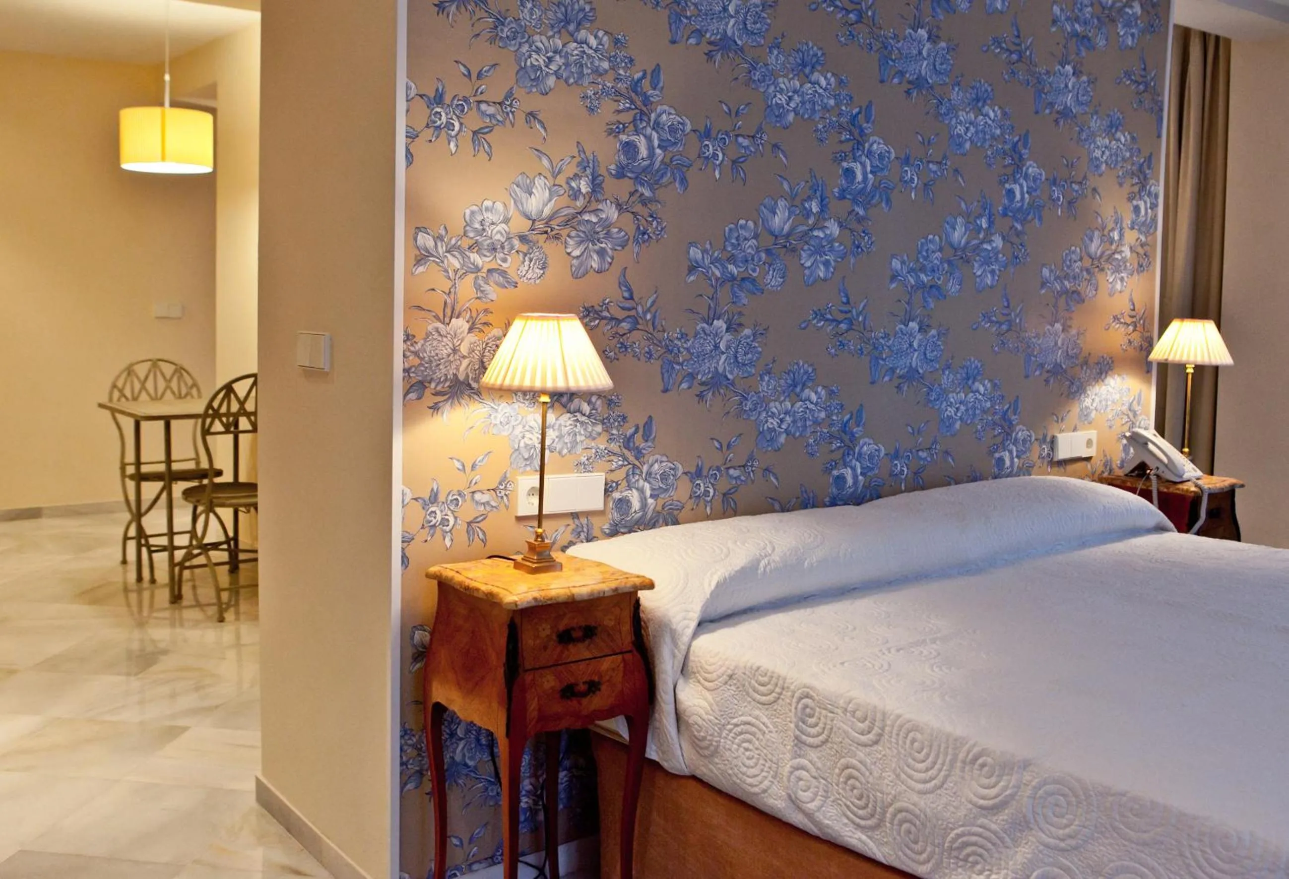 Bedroom, Bed in Suites Murillo Alcázar