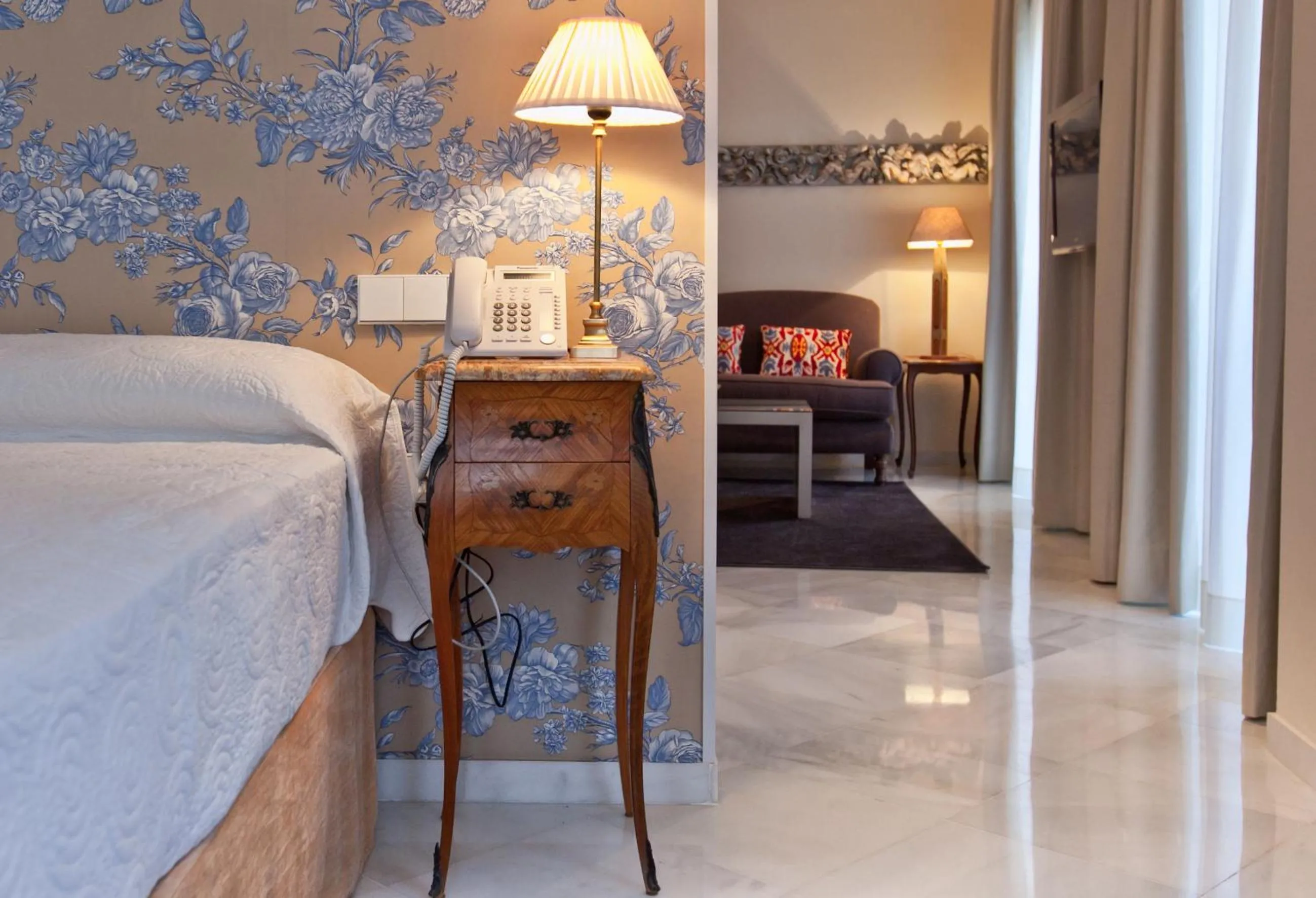 Bed in Suites Murillo Alcázar