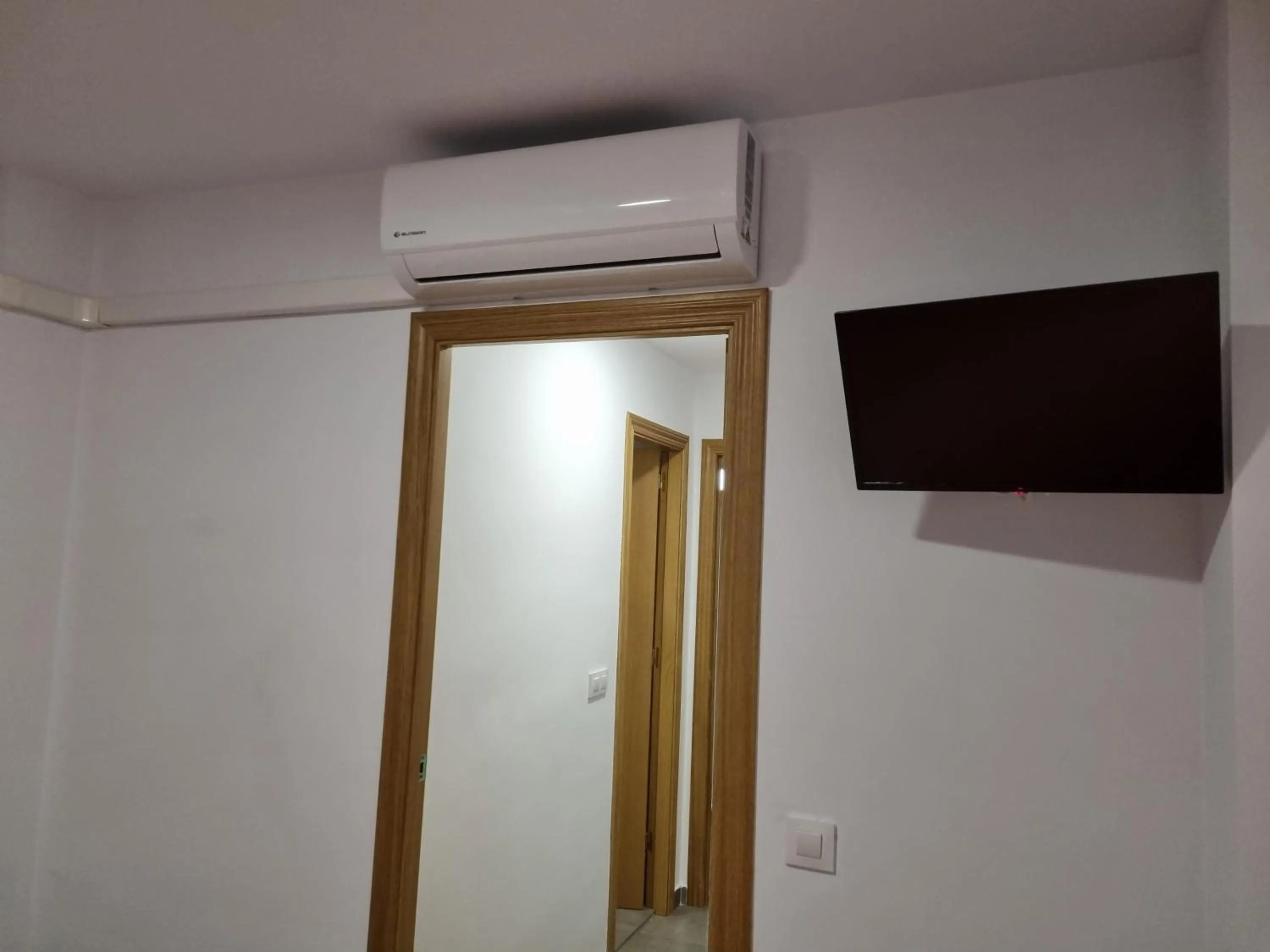 TV and multimedia in Hostal Andrés