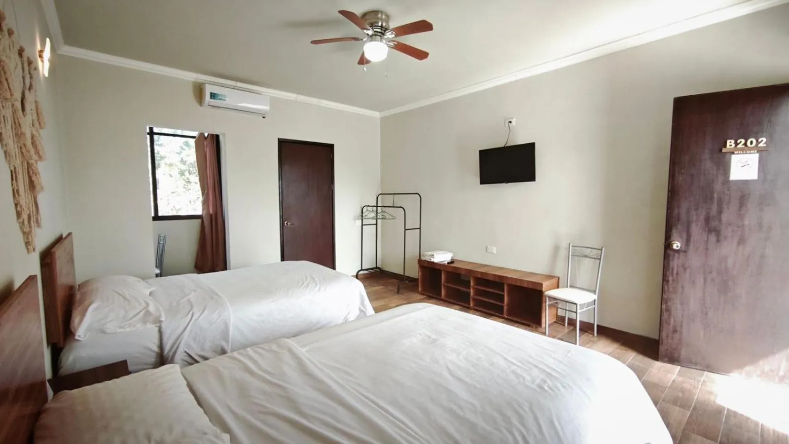 Bed in Hotel & Hostal 230