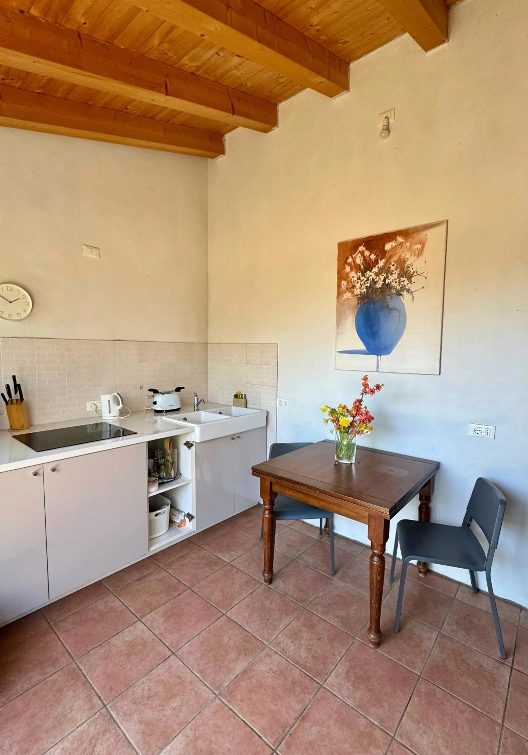 Coffee/tea facilities in Pool & Garden Villa Lelia