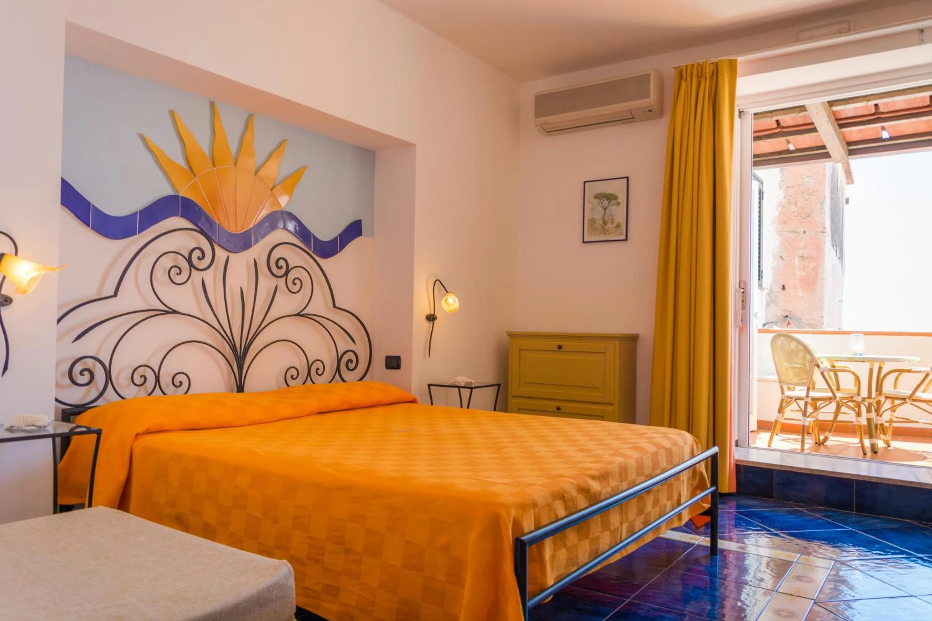 Photo of the whole room, Bed in Palazzo Cocò Sentiero dei Limoni