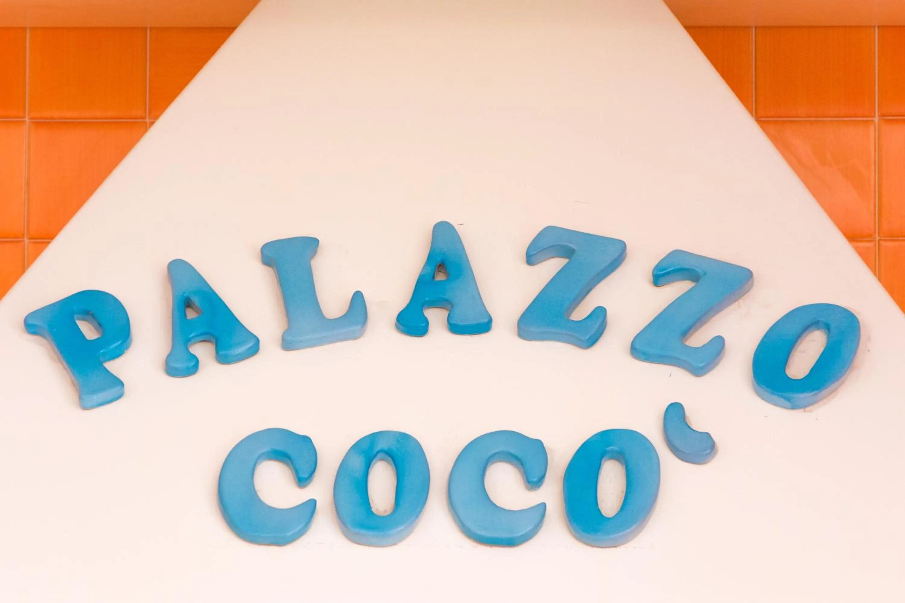 Decorative detail in Palazzo Cocò Sentiero dei Limoni