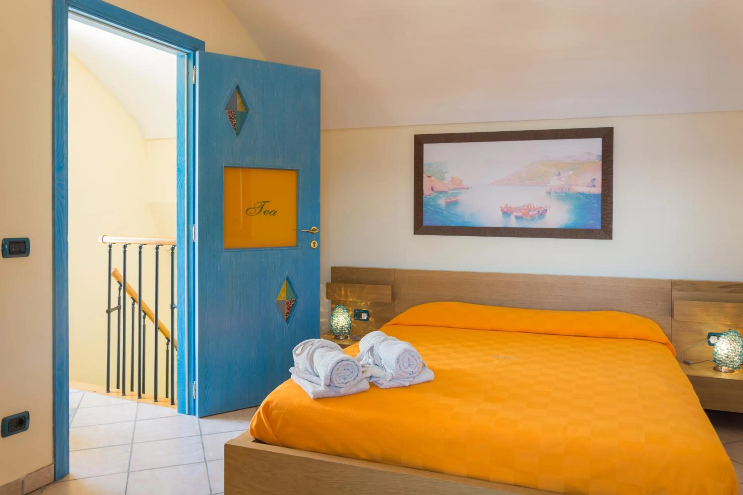 Decorative detail, Bed in Palazzo Cocò Sentiero dei Limoni