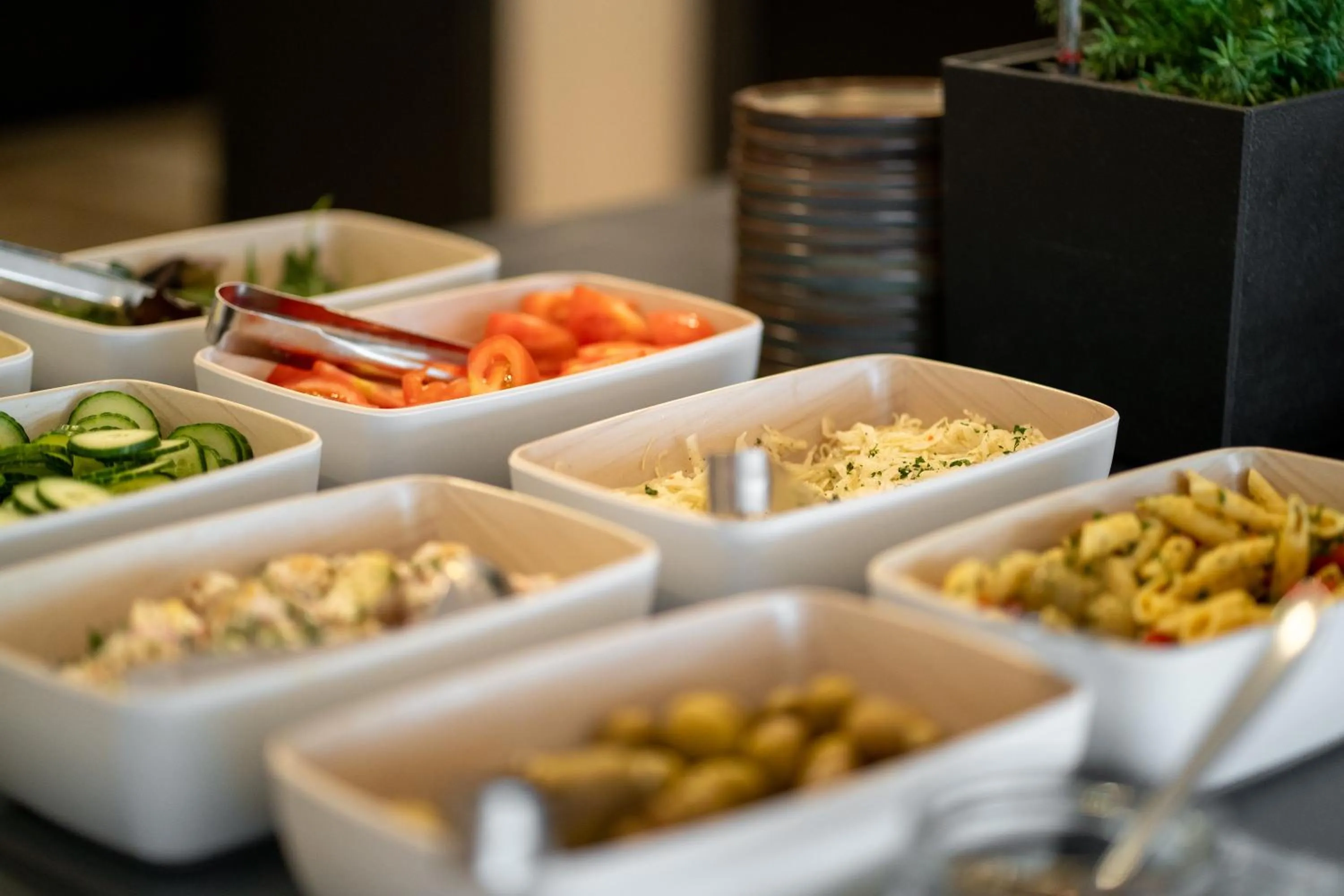 Restaurant/places to eat in Solna Park & Hotel