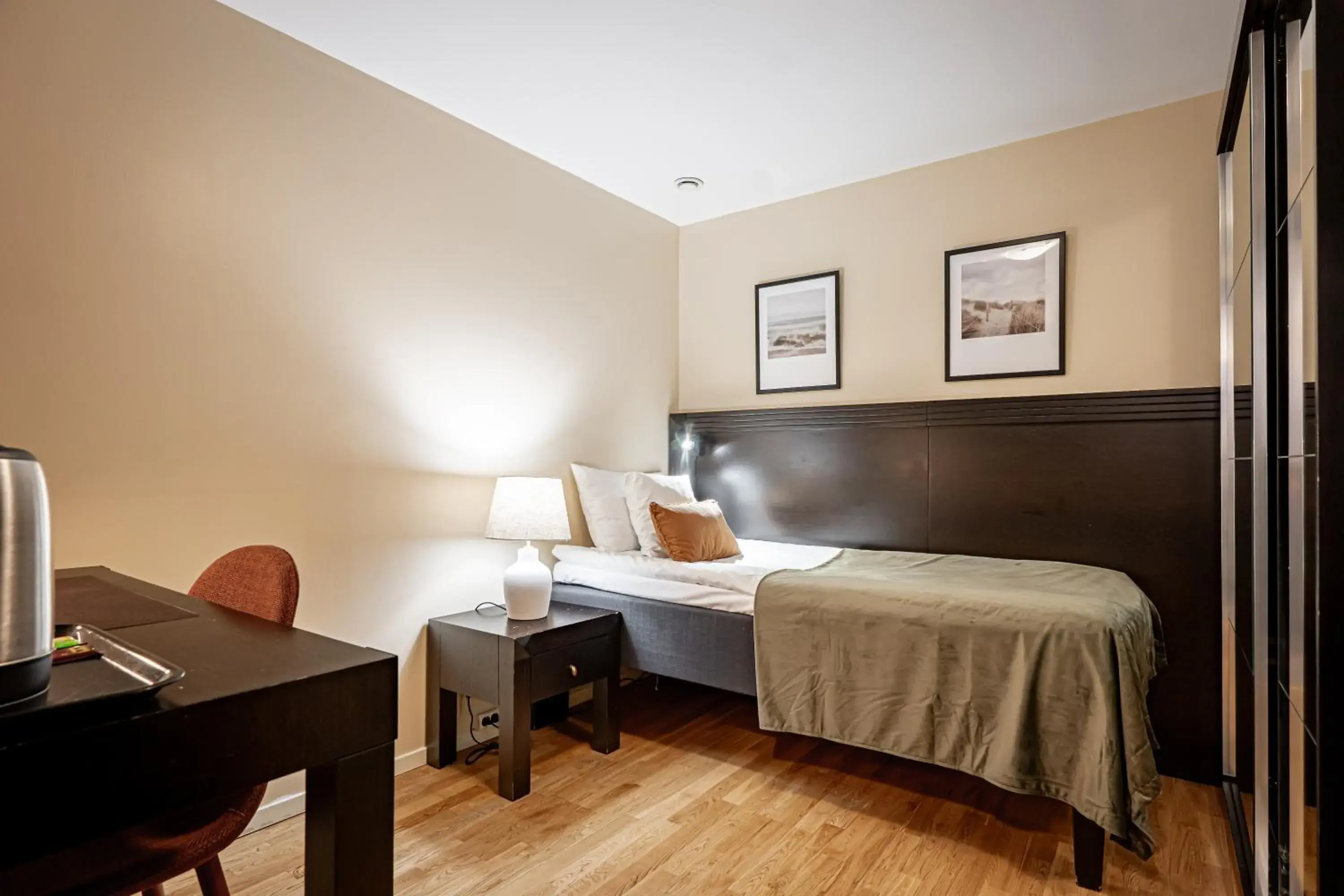 Compact Small - No window, shared bathroom in Solna Park & Hotel Compact Small - No window, shared bathroom in Solna Park & Hotel