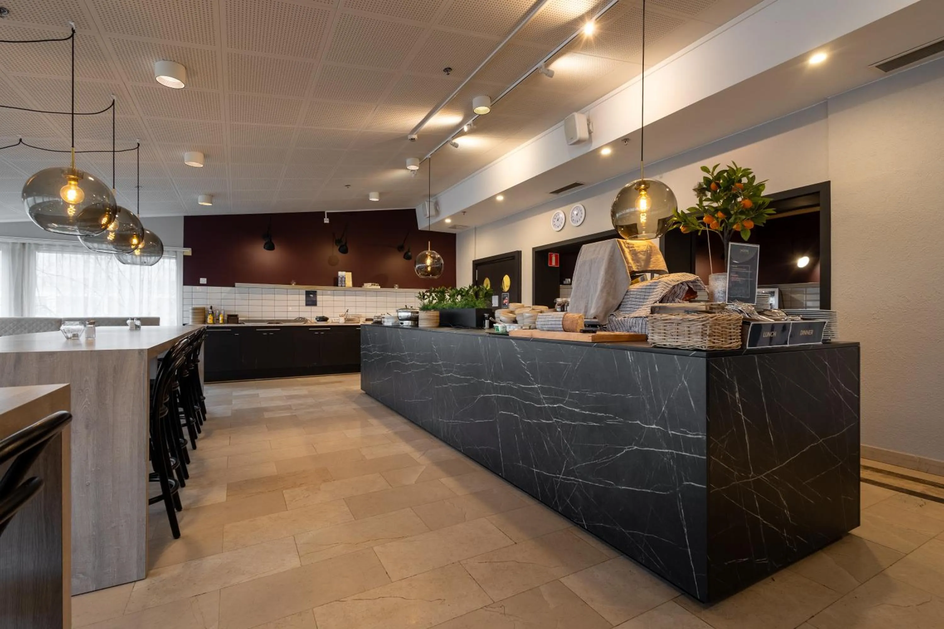 Restaurant/places to eat in Solna Park & Hotel