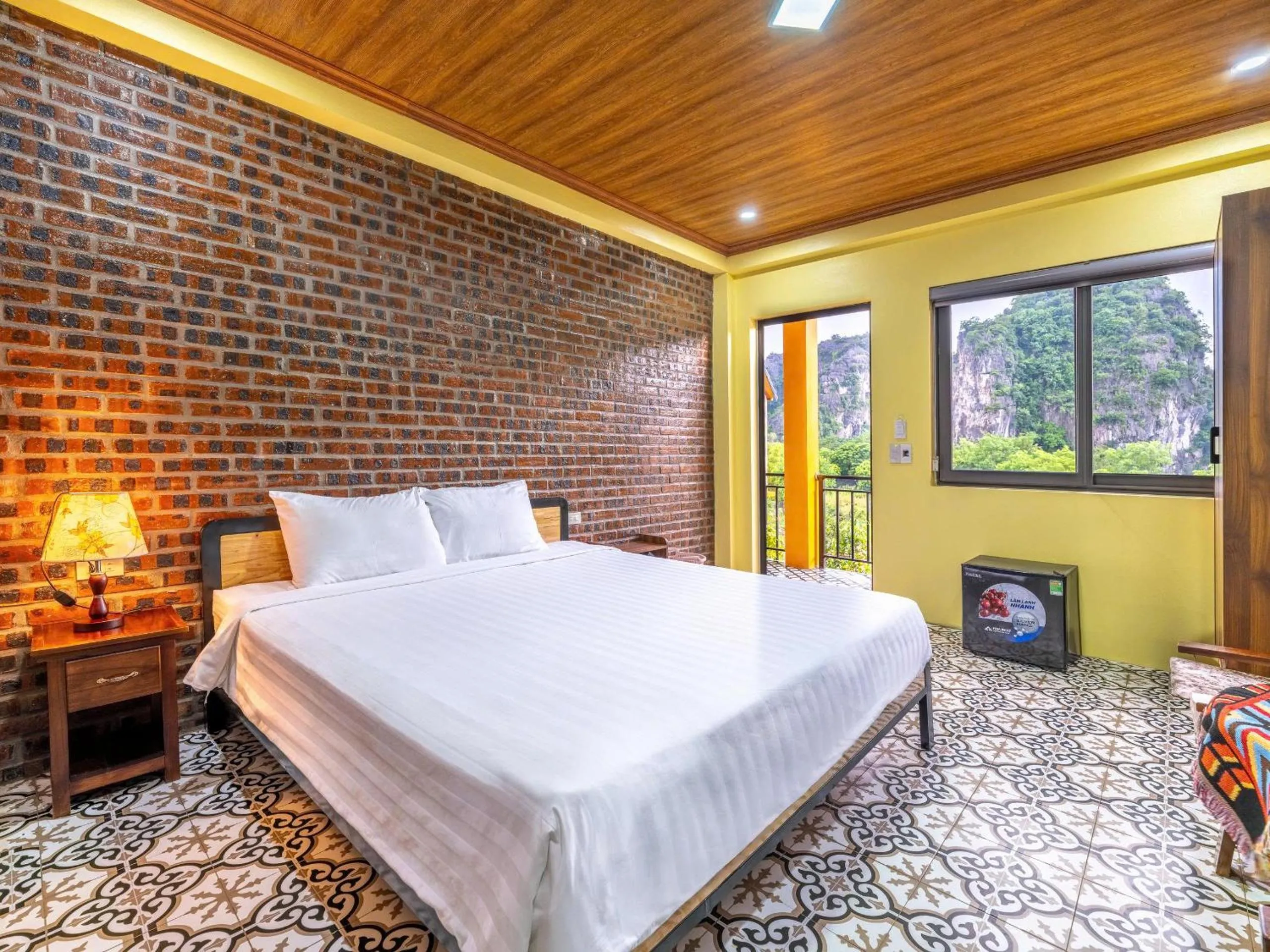 Bed in Cozy Son Hotel