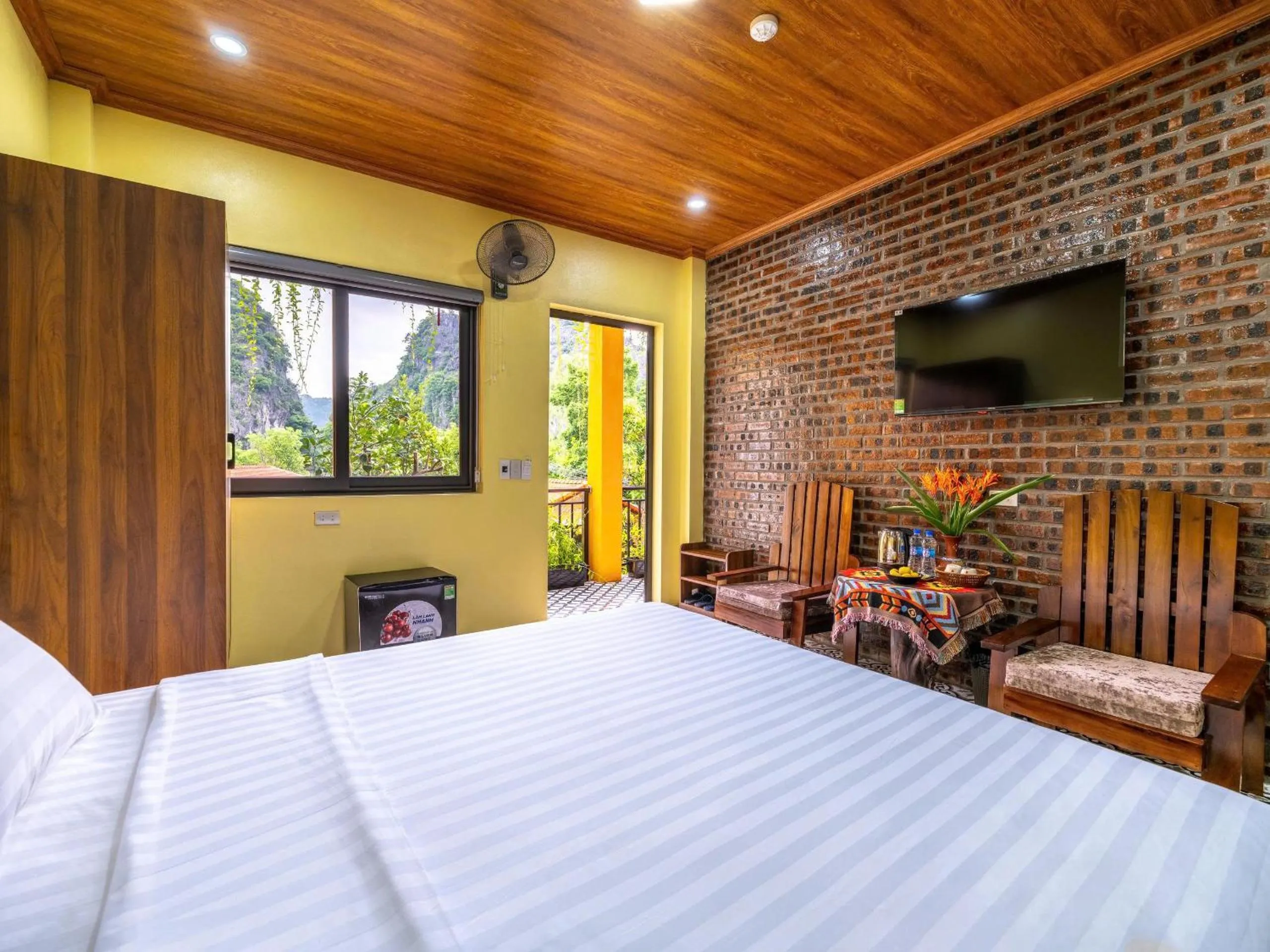 Bed in Cozy Son Hotel