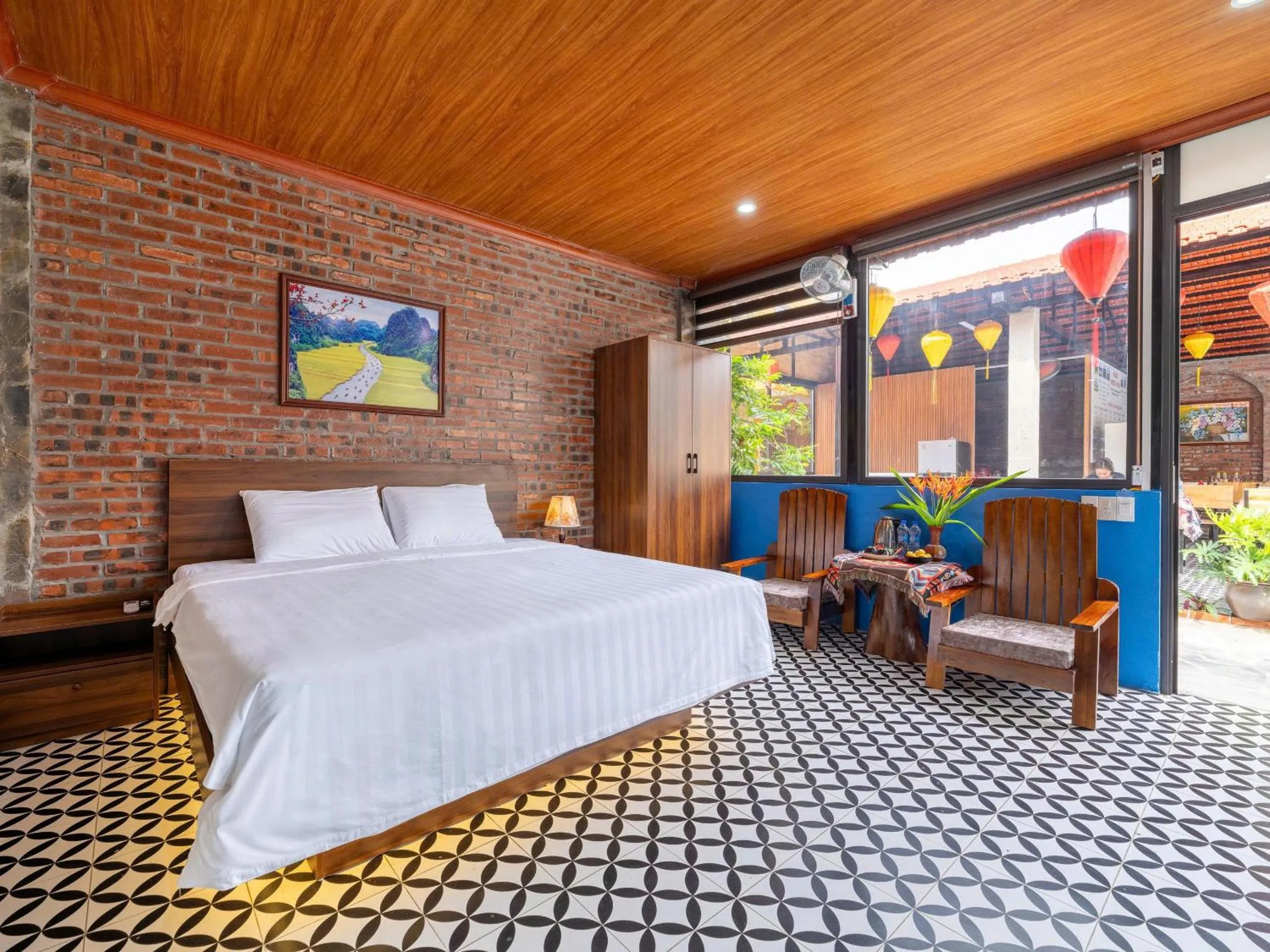 Bed in Cozy Son Hotel