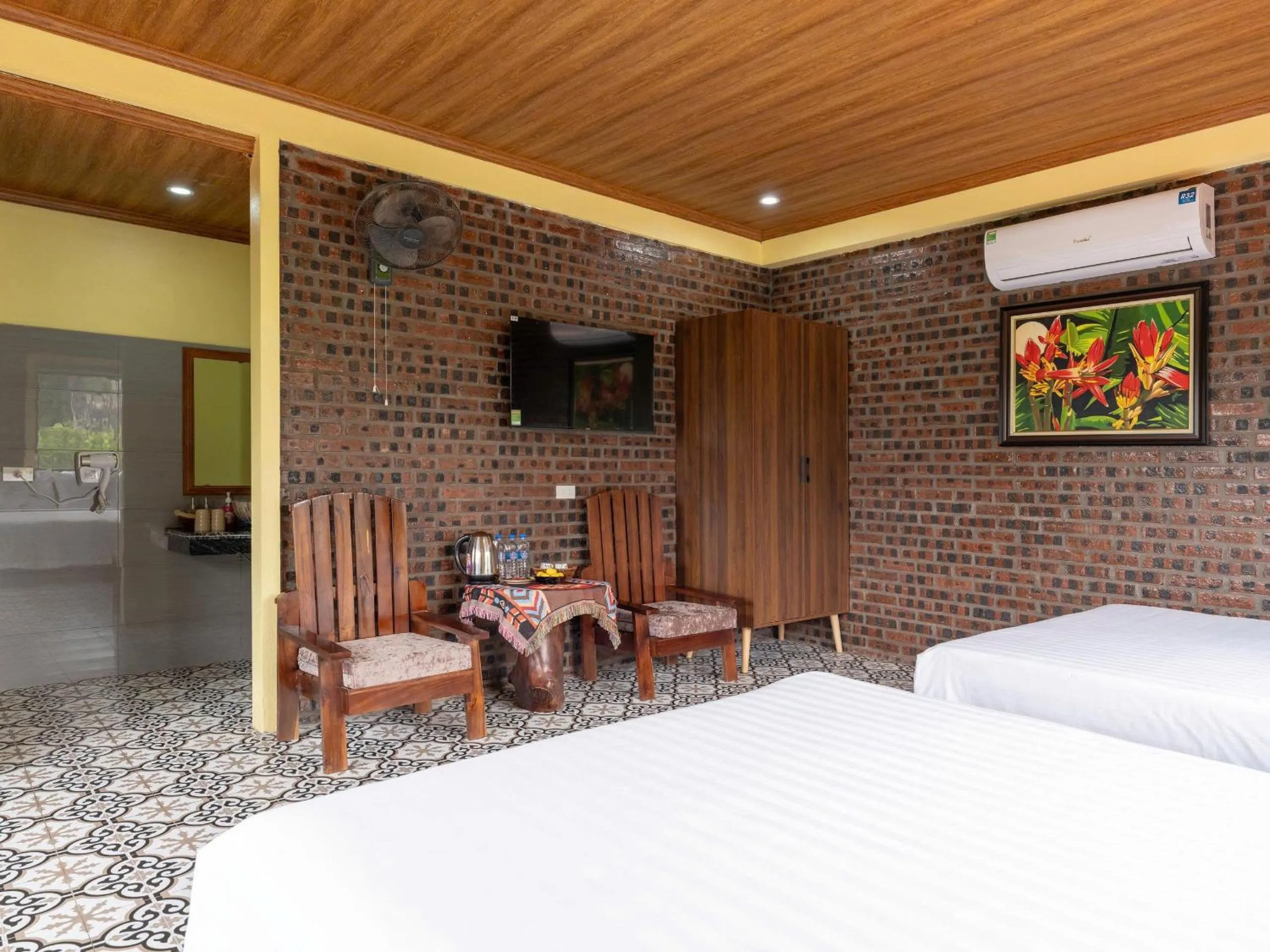 Bed in Cozy Son Hotel