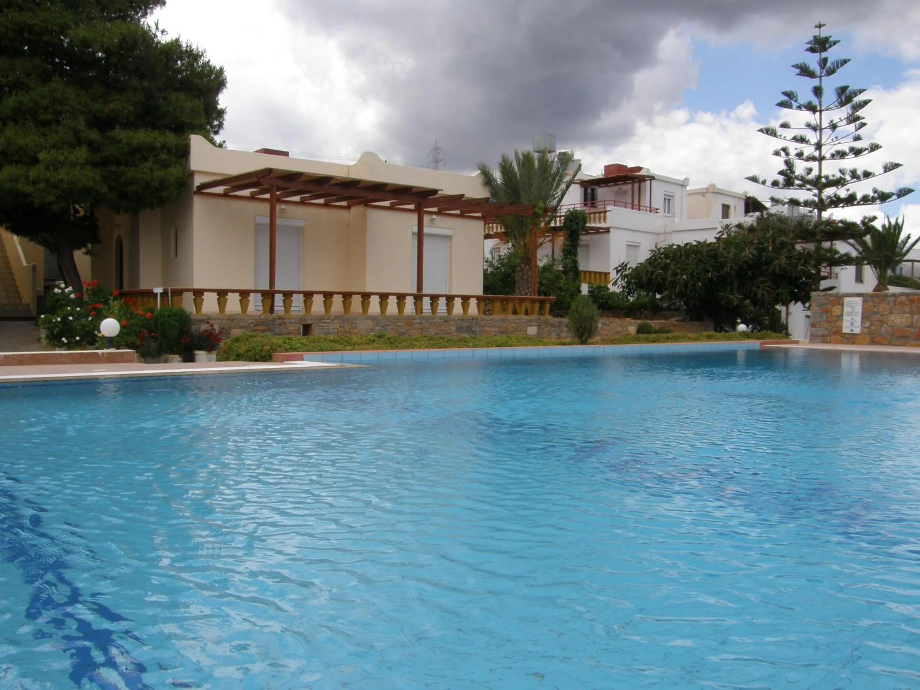 Swimming pool in Poppy Villas