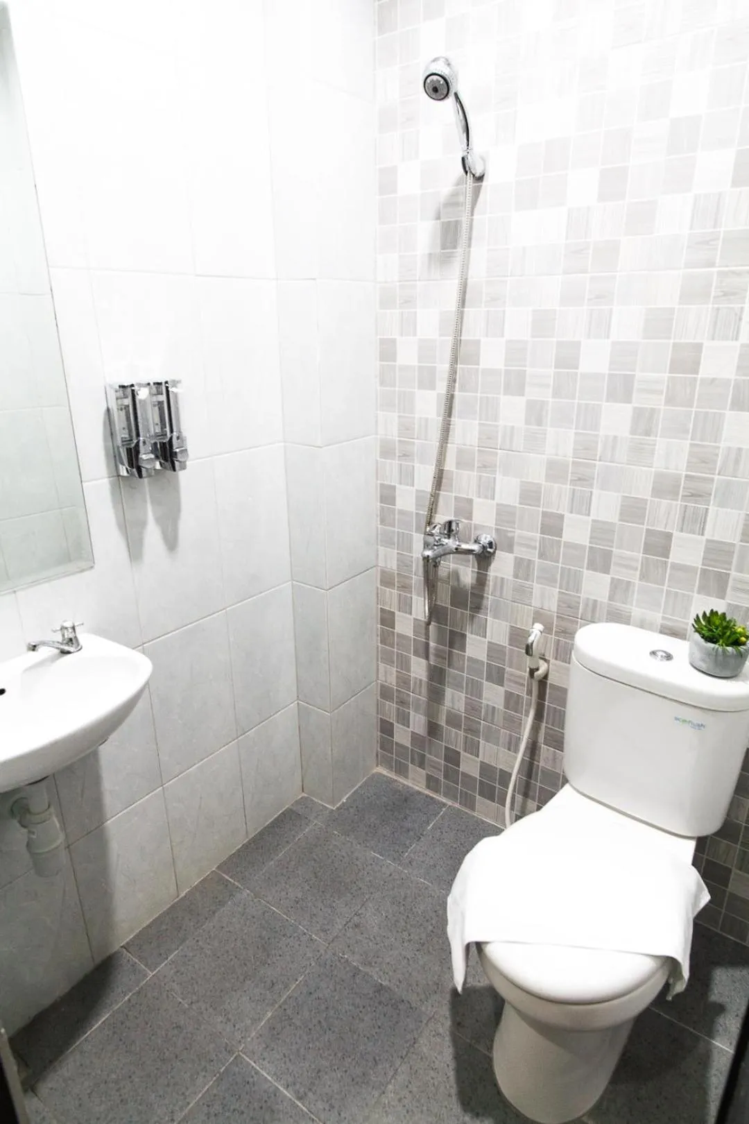 Azzahra Guest House Syariah near Juanda