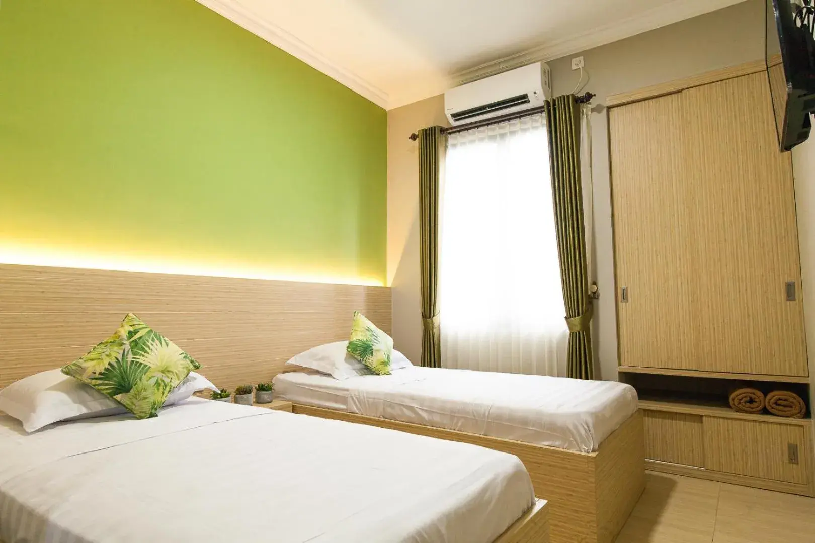 Budget Twin Room in Azzahra Guest House Syariah near Juanda Budget Twin Room in Azzahra Guest House Syariah near Juanda