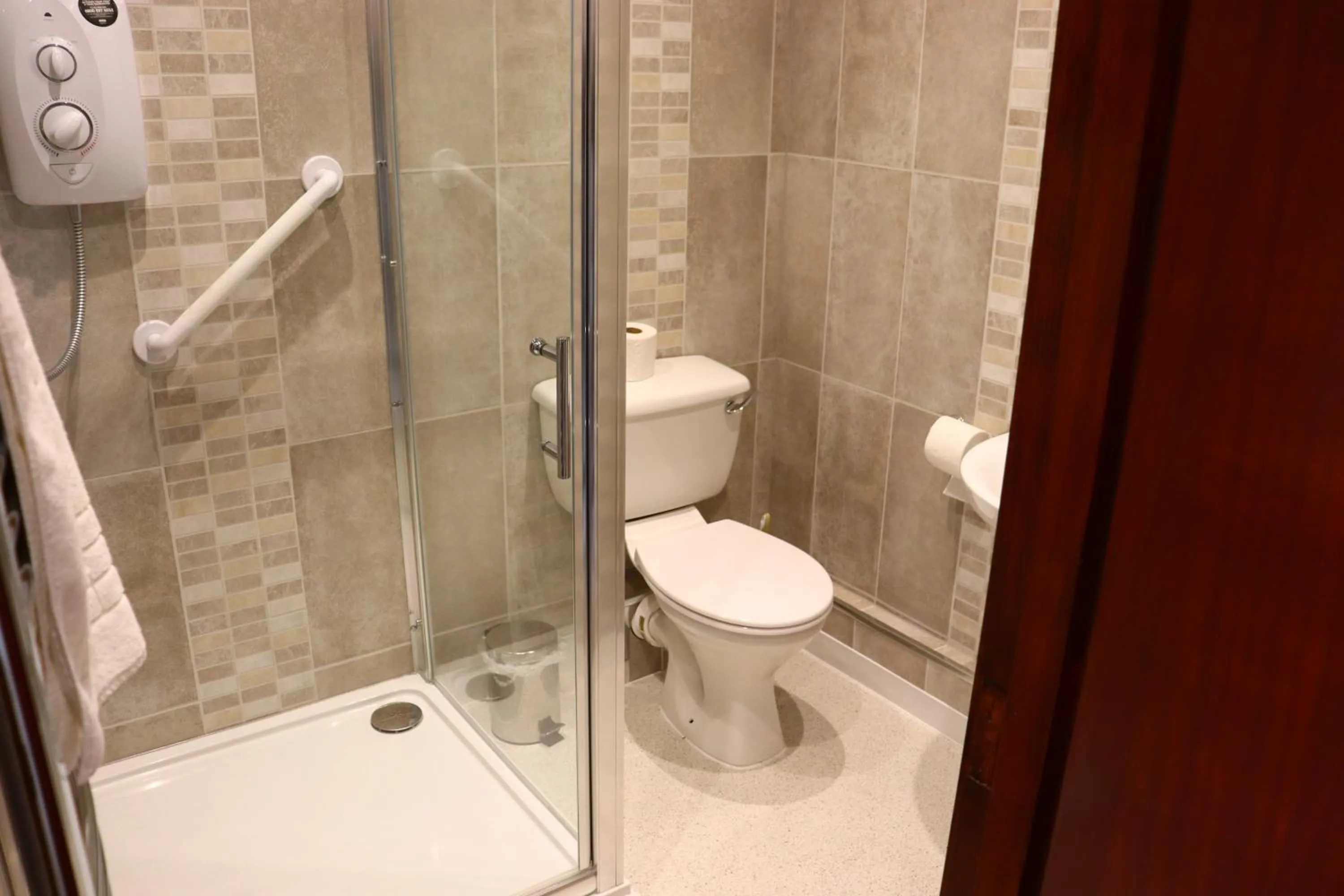 Lion Hotel & Studio Apartments