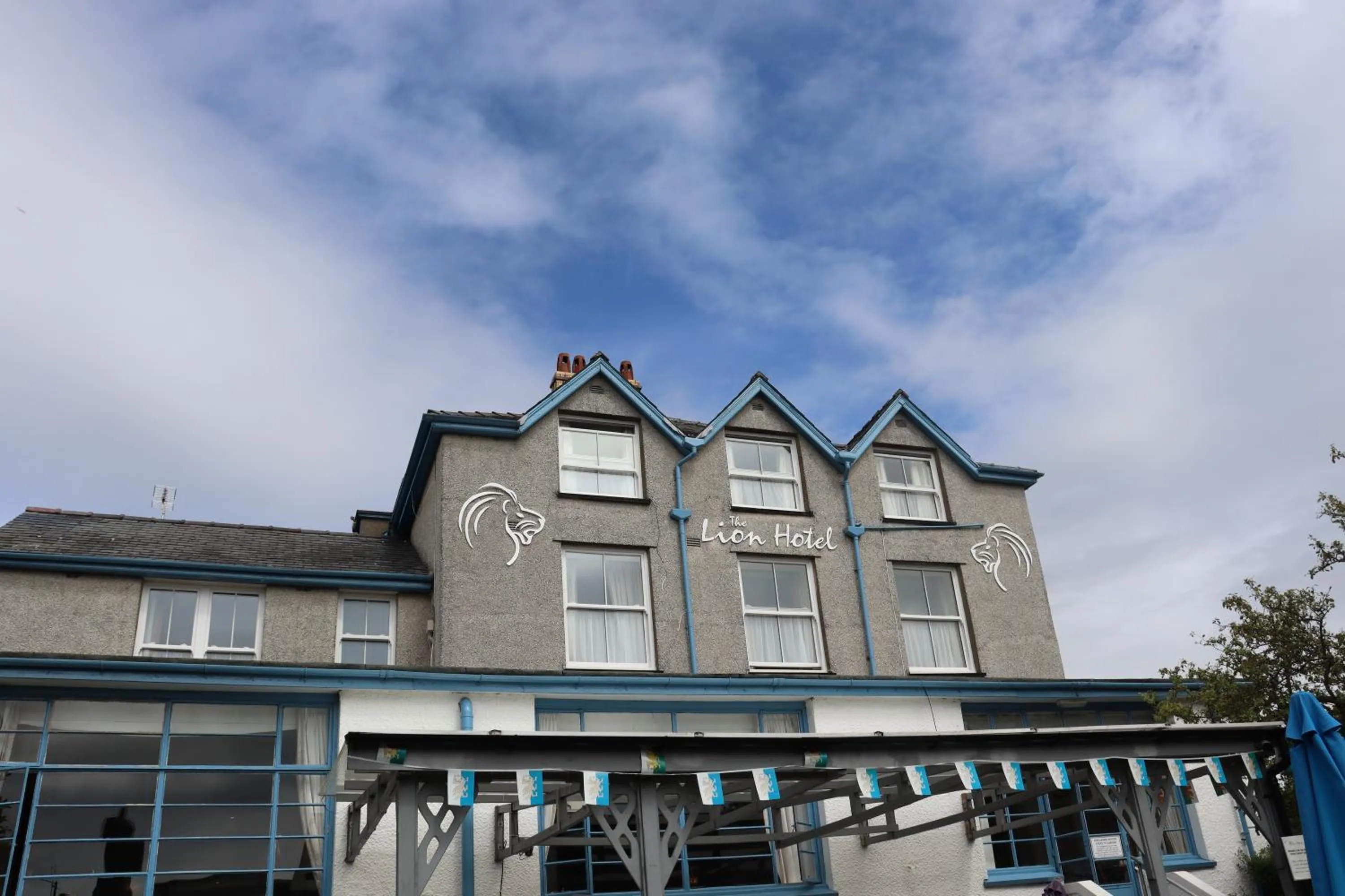 Lion Hotel & Studio Apartments