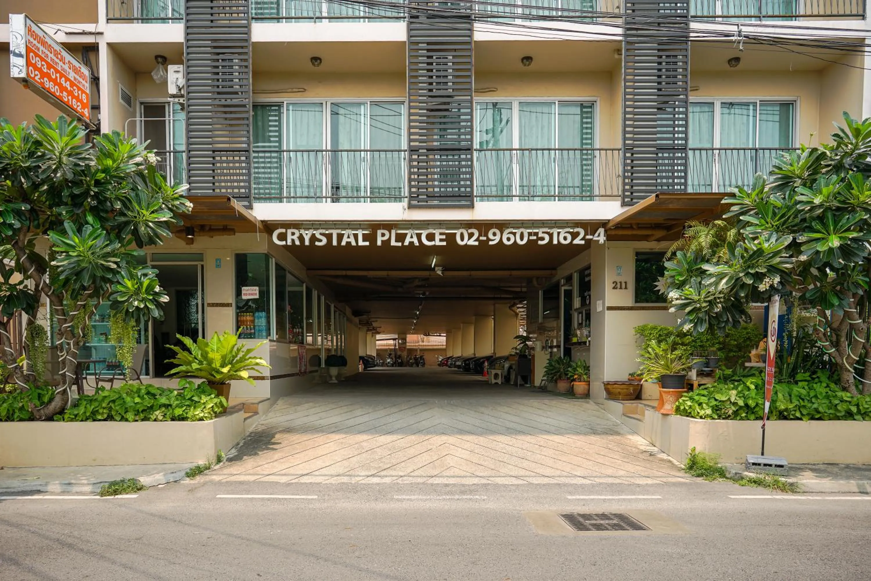 Facade/entrance in Crystal Place Parkkred