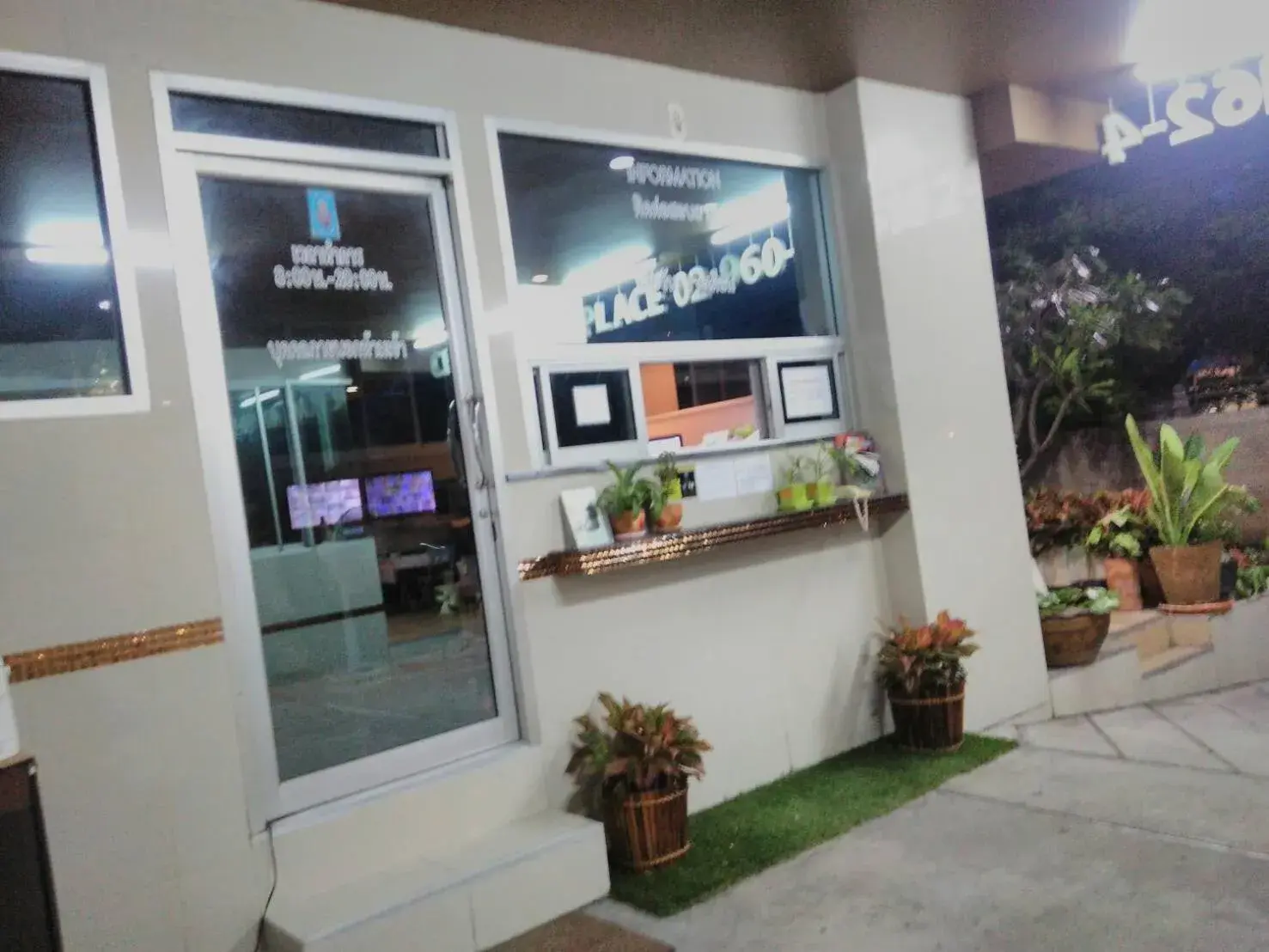 Facade/entrance in Crystal Place Parkkred Facade/entrance in Crystal Place Parkkred