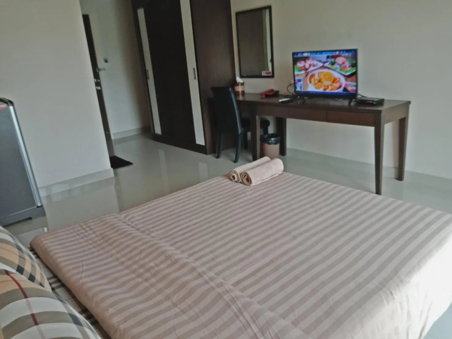 Photo of the whole room, Bed in Crystal Place Parkkred