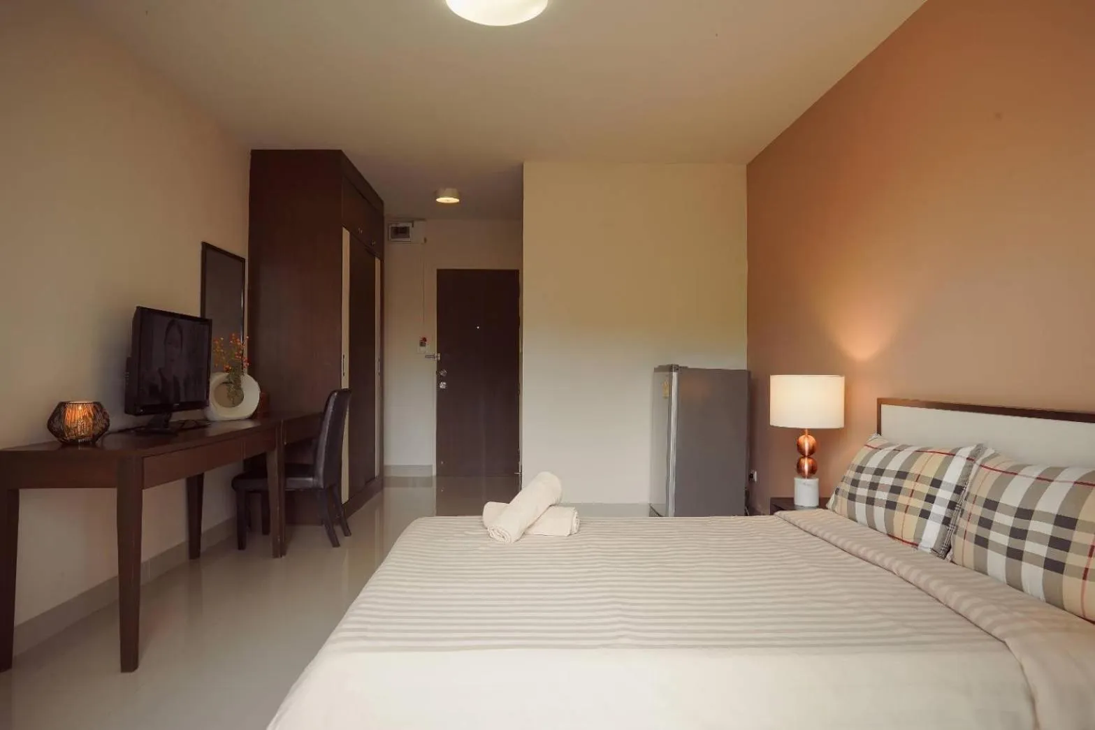 Communal lounge/ TV room, Bed in Crystal Place Parkkred