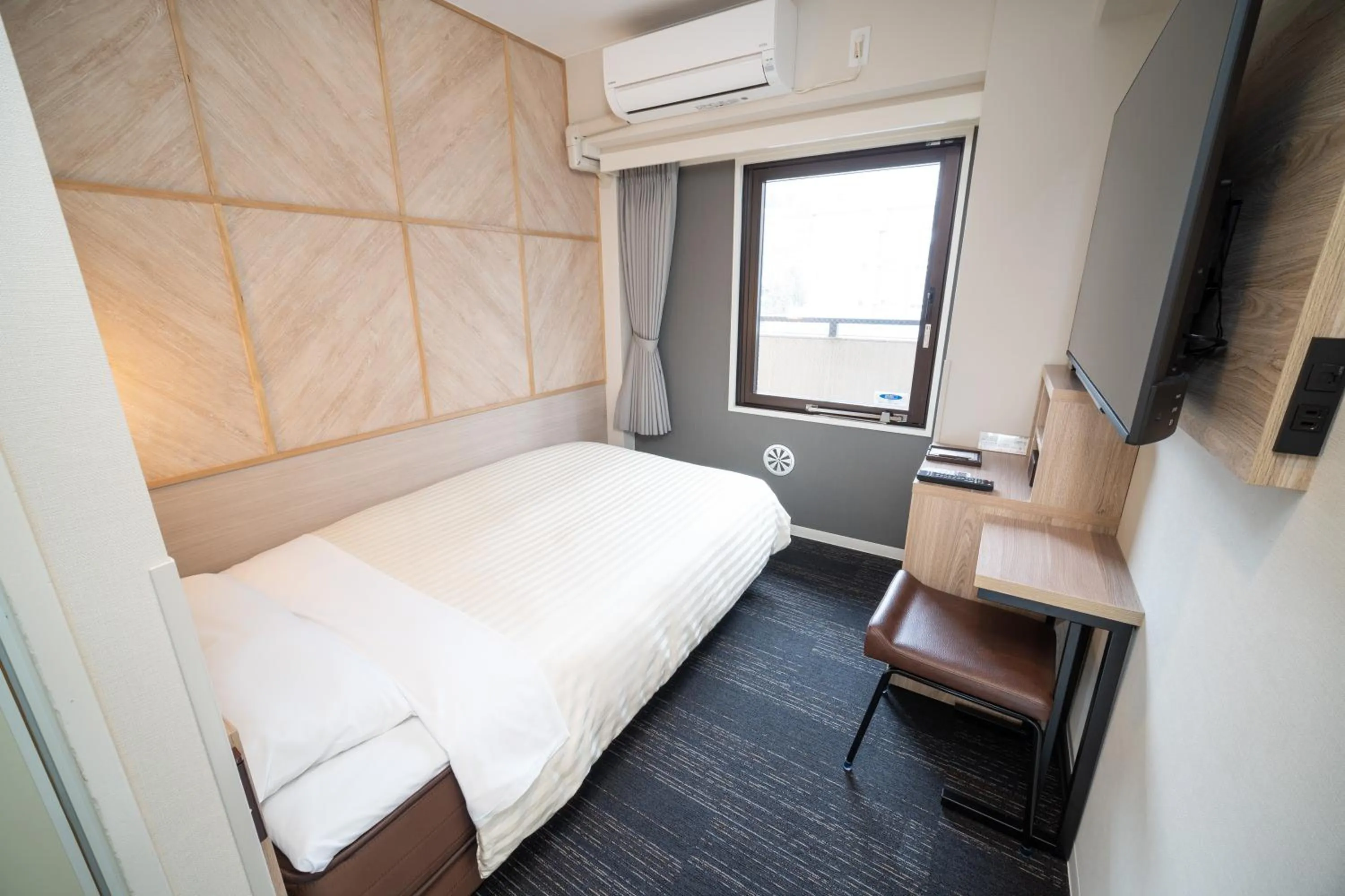 Bed in Super Hotel Kobe