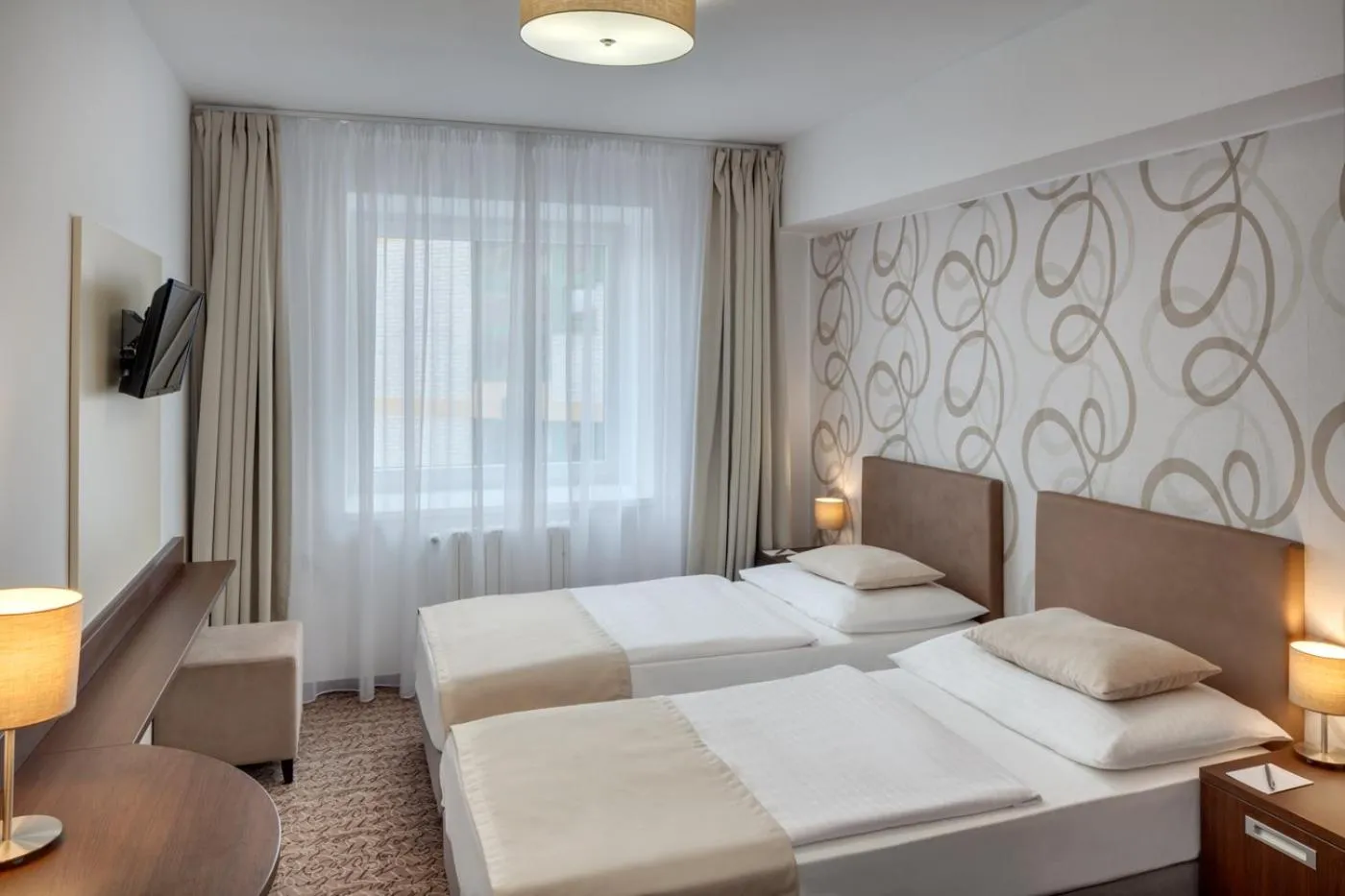 Inner courtyard view, Bed in Hotel Atlas