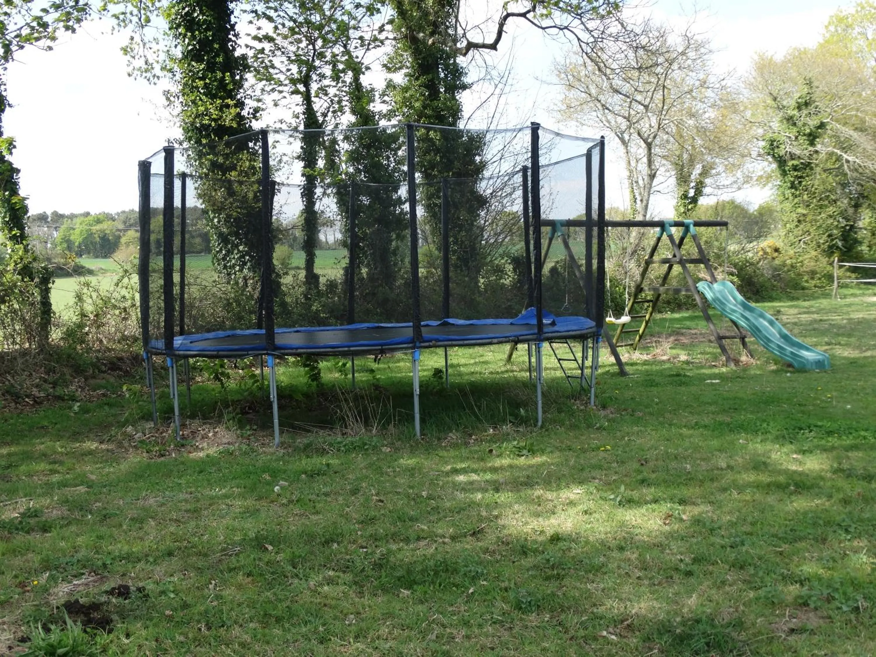 Children play ground in Une roulotte et des chevaux