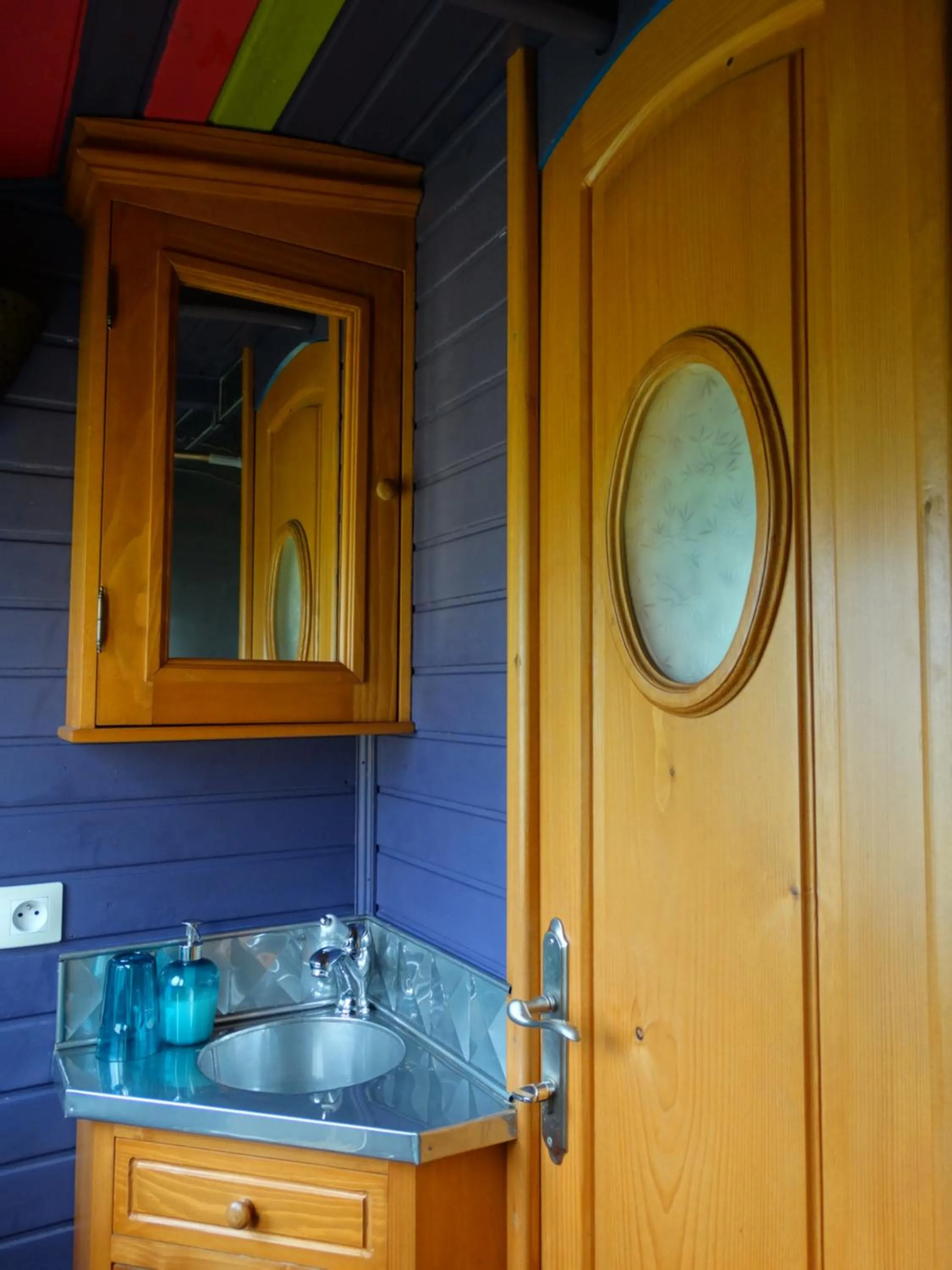 Bathroom in Une roulotte et des chevaux