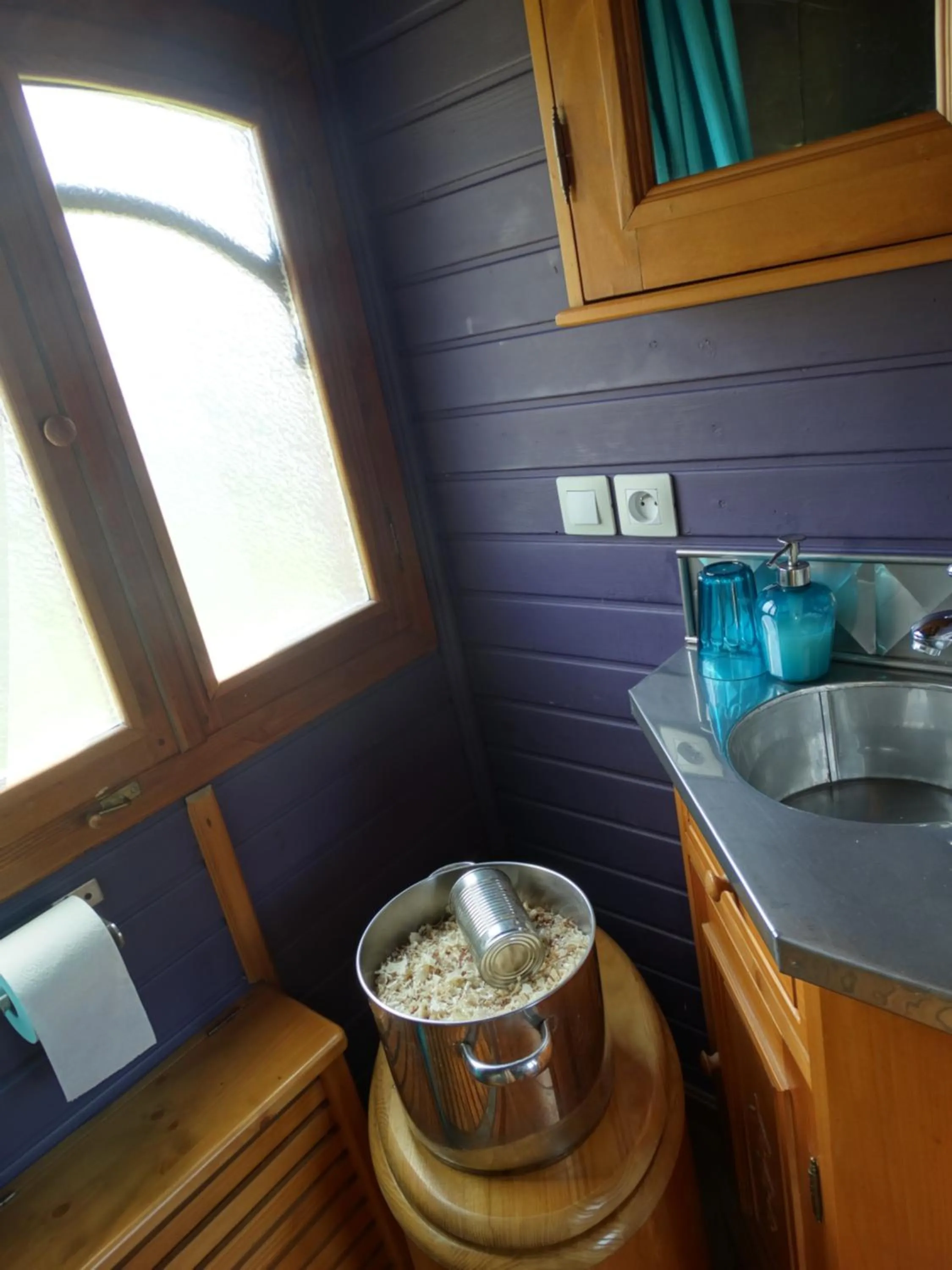 Bathroom in Une roulotte et des chevaux