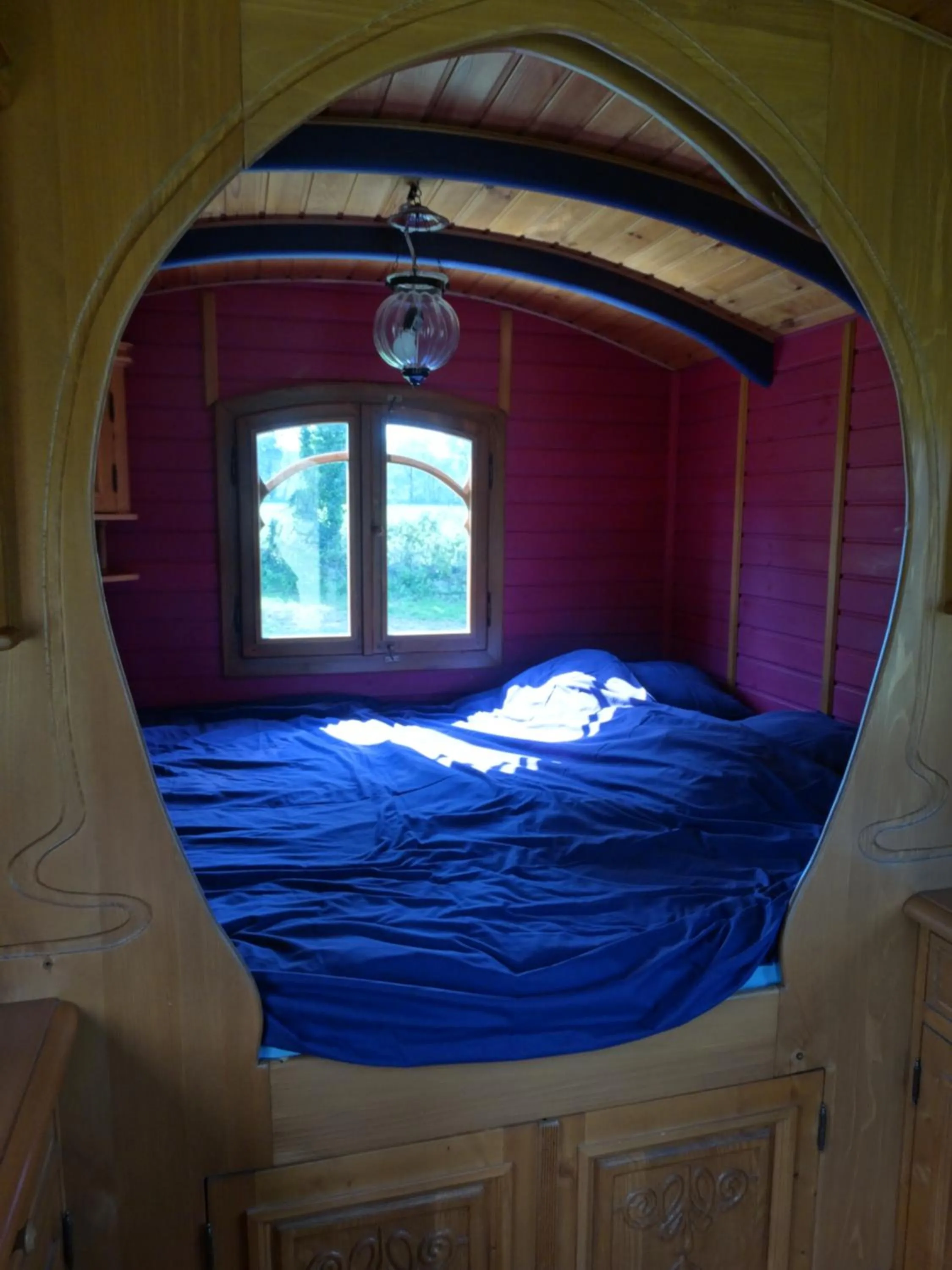 Bedroom, Bed in Une roulotte et des chevaux