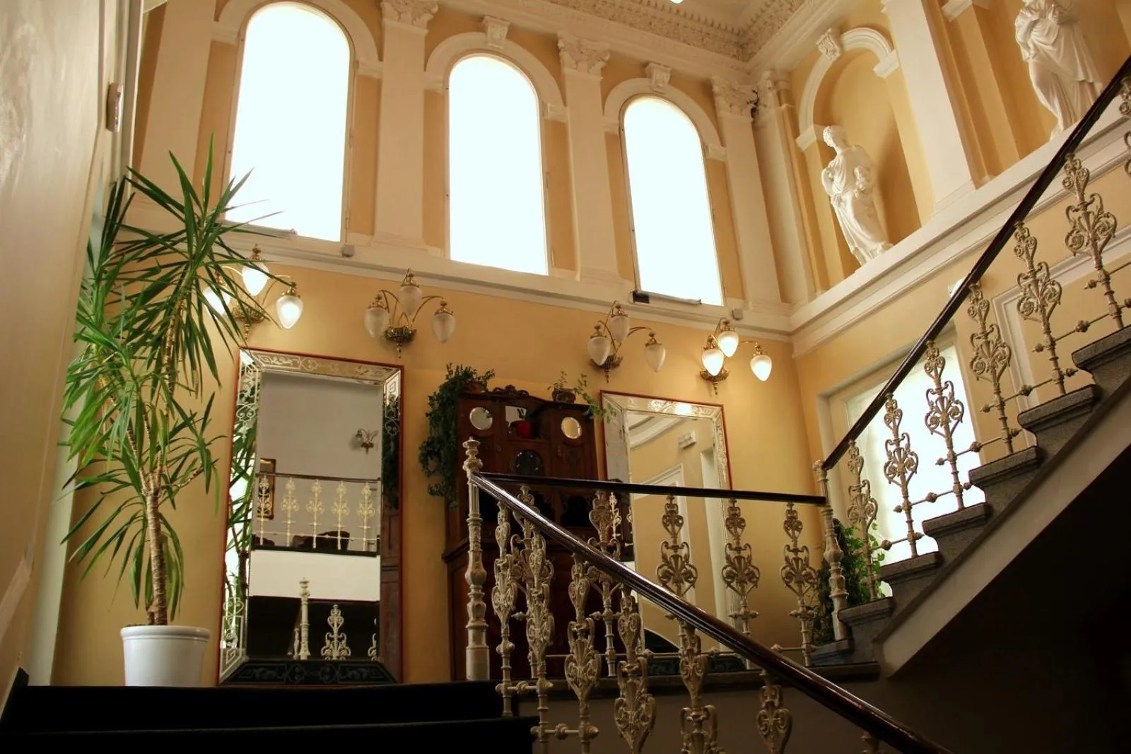 Property building in Hotel Maxim